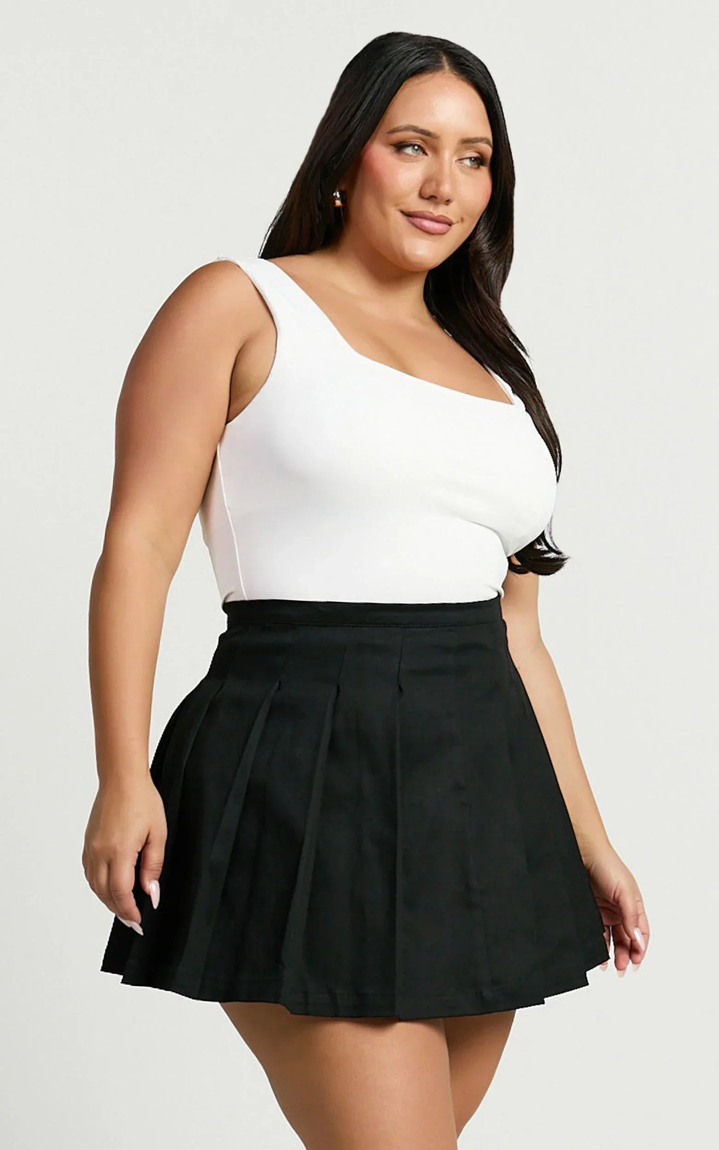 Cailin Mini Skirt - Pleated Skirt in Black