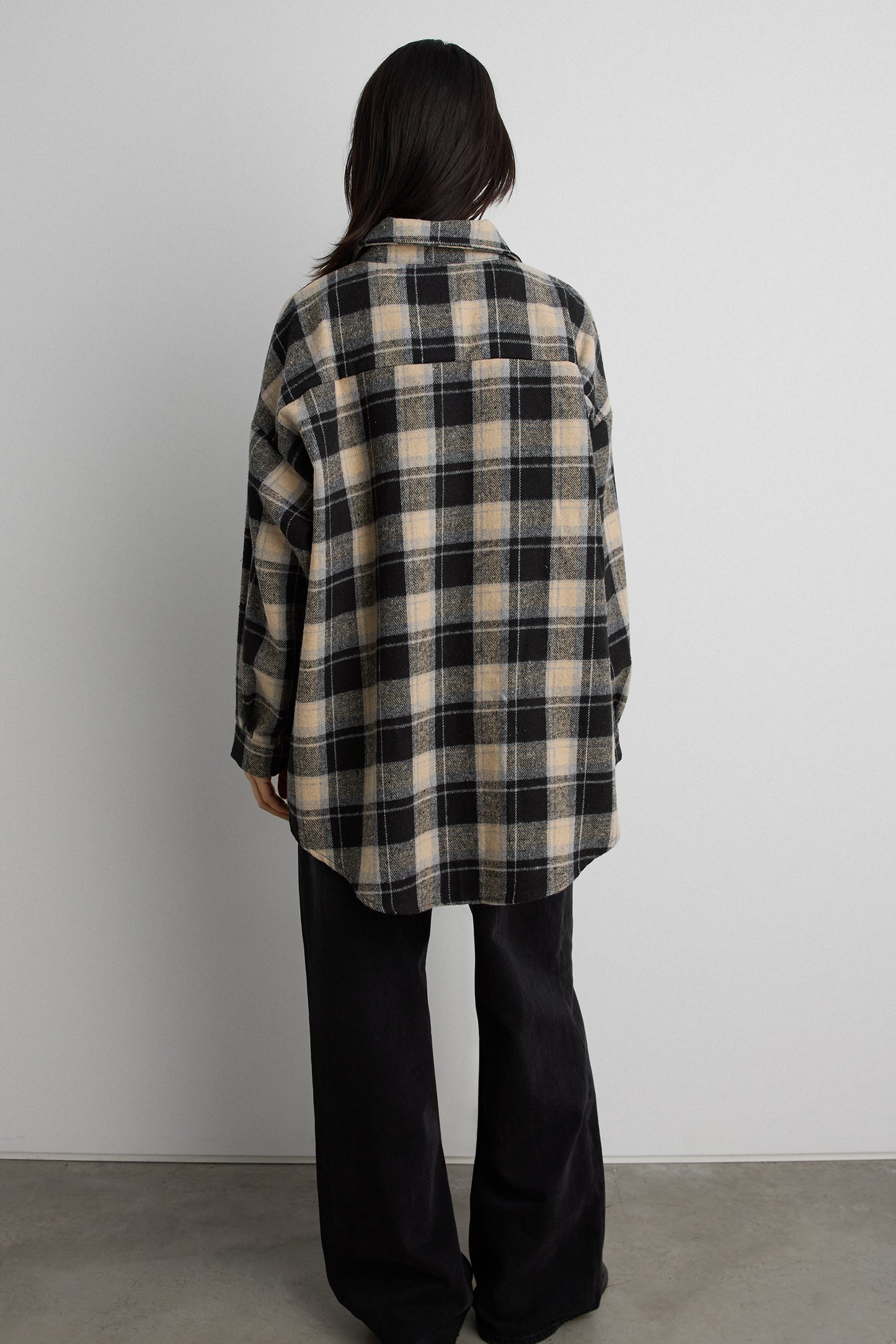 OVERSIZED BRUSHED WOOL PLAID BUTTON UP SHIRT