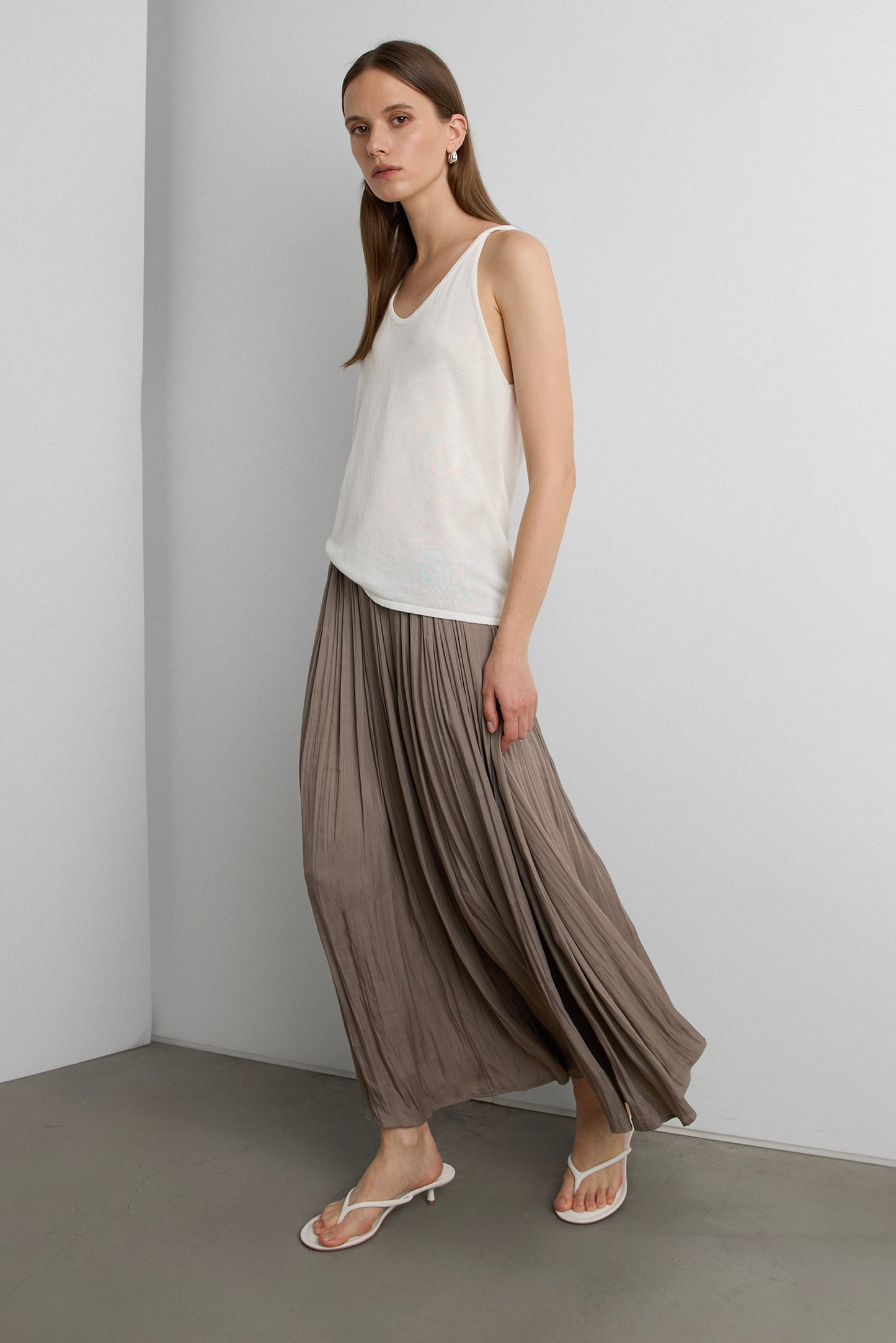 TWIST SHOULDER STRAP LIGHTWEIGHT TANK TOP
