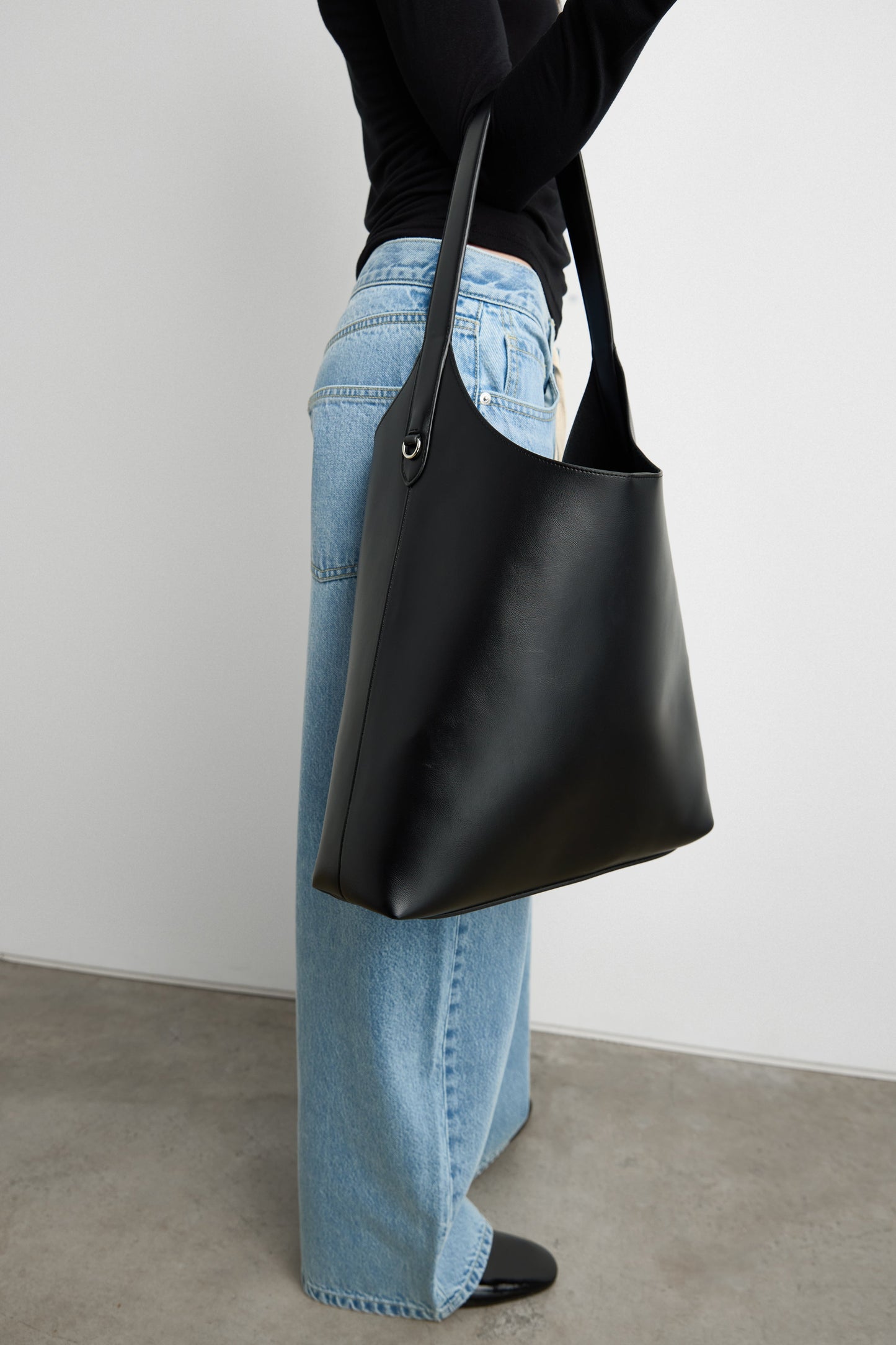 EVERYDAY SHOULDER BAG