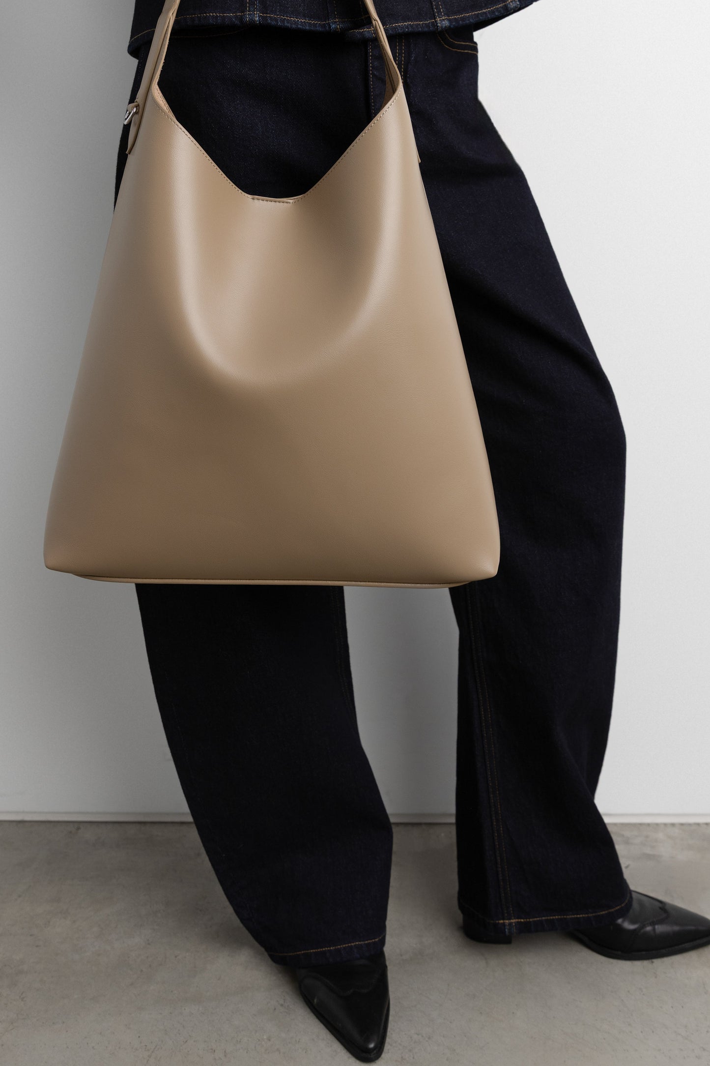 EVERYDAY SHOULDER BAG