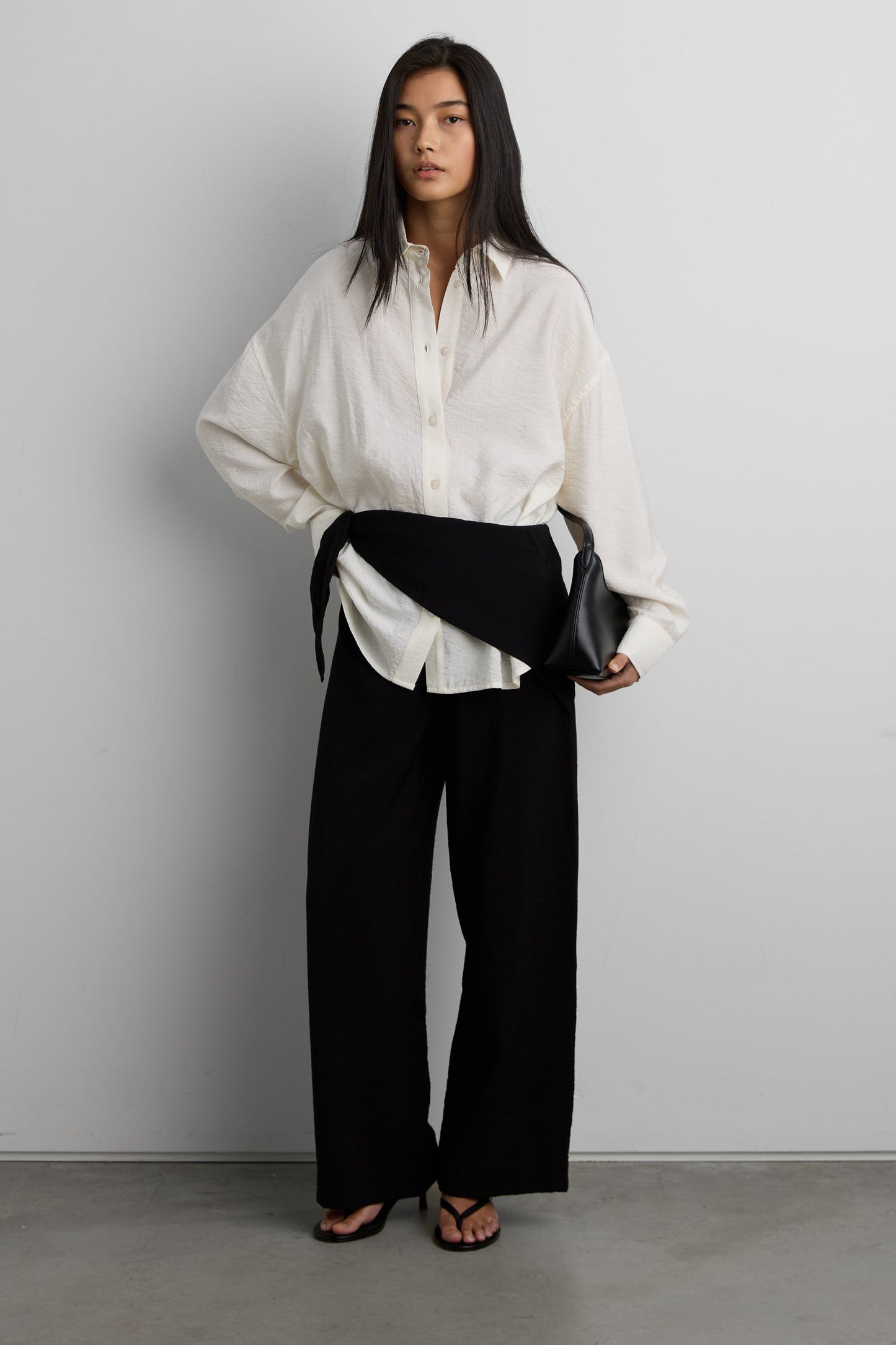 LIGHTWEIGHT CRINKLED SHIRT WITH BACK CINCHING BUTTONS