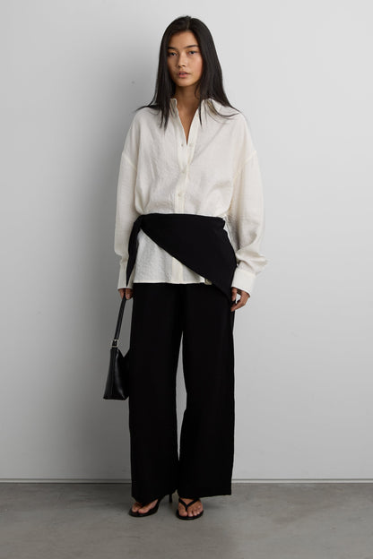 LIGHTWEIGHT CRINKLED SHIRT WITH BACK CINCHING BUTTONS