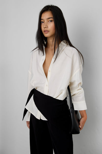 LIGHTWEIGHT CRINKLED SHIRT WITH BACK CINCHING BUTTONS