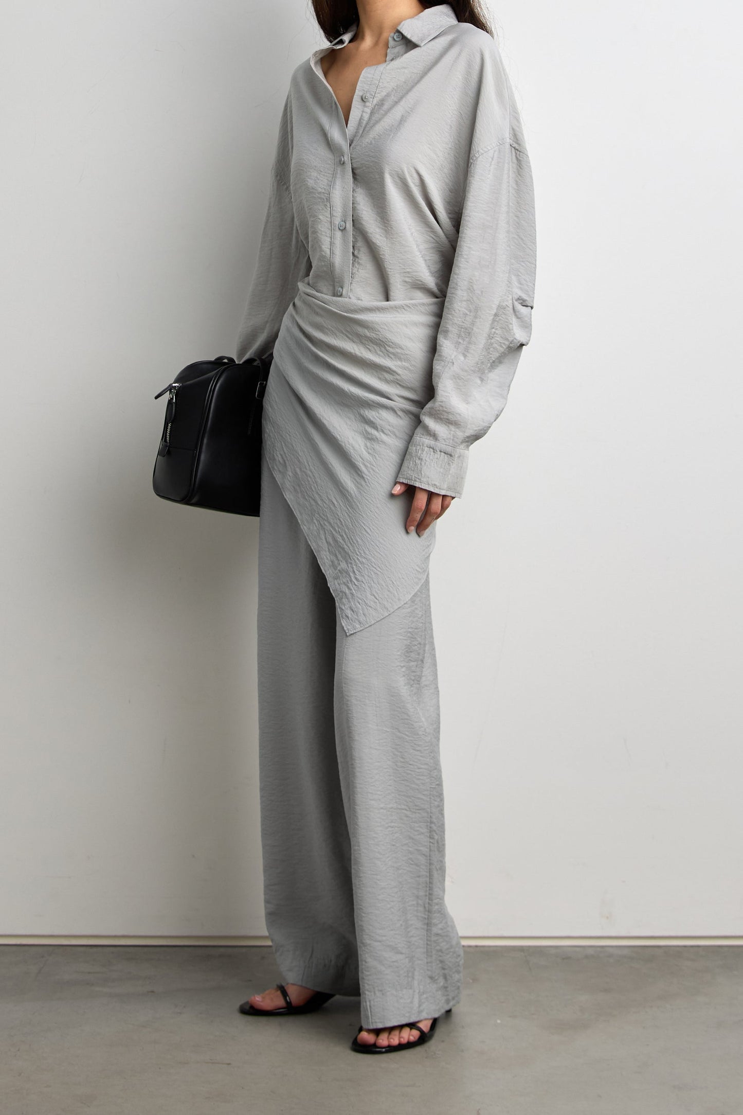 LIGHTWEIGHT CRINKLED SHIRT WITH BACK CINCHING BUTTONS
