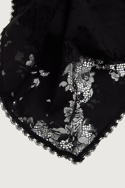 FLORAL TOP WITH LACE HEM