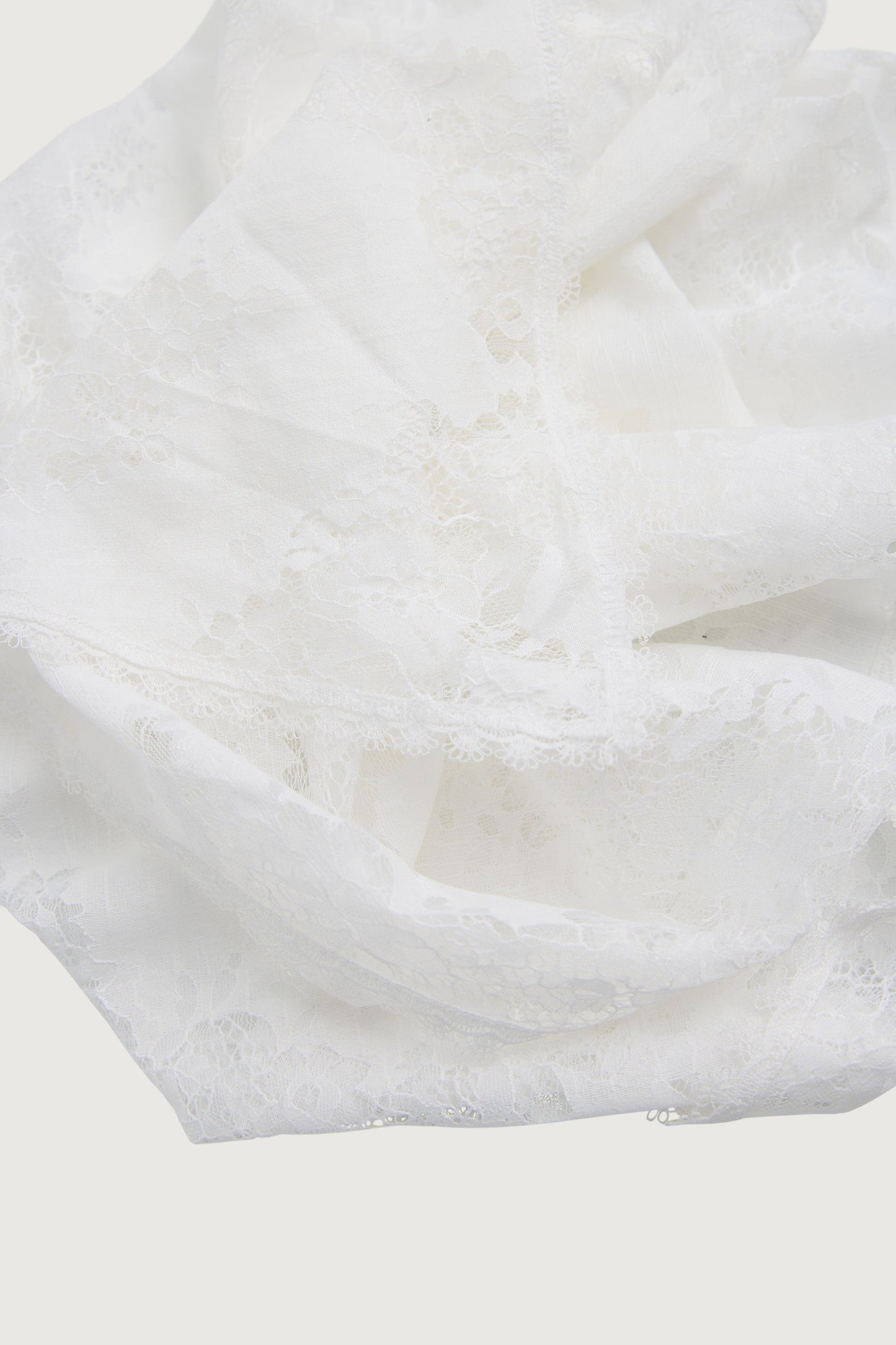FLORAL TOP WITH LACE HEM
