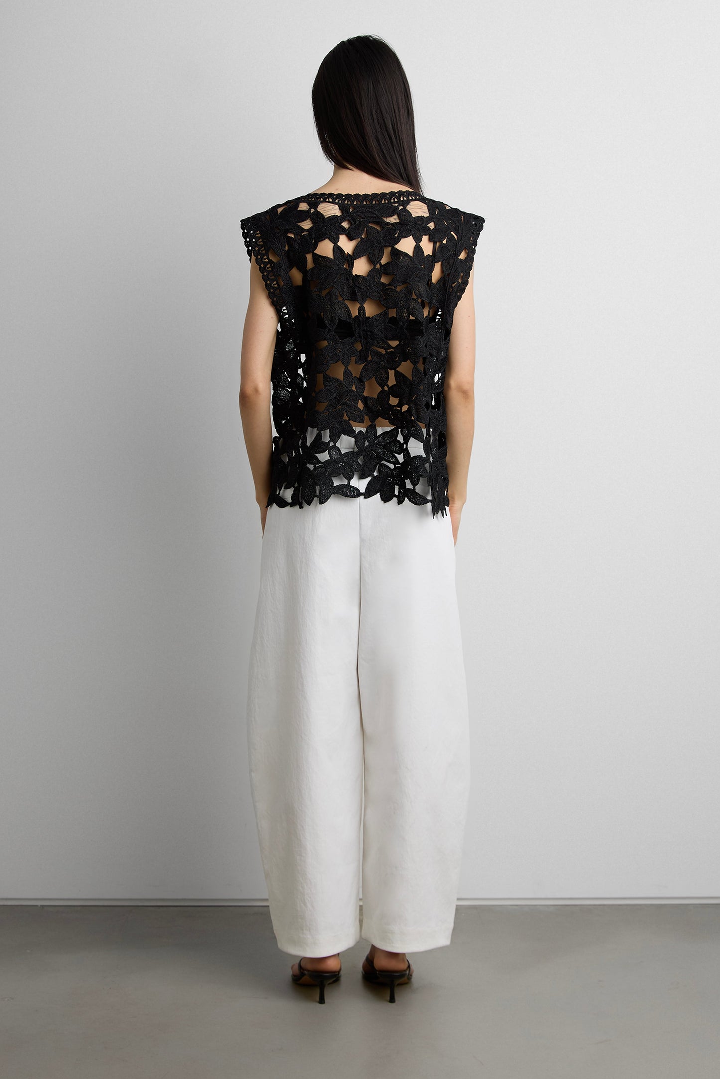 FLORAL GUIPURE LACE WOVEN TOP