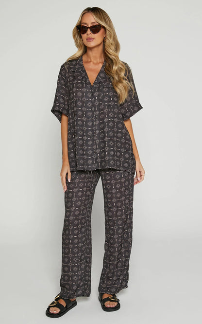 Brunita Pants - Mid Waisted Relaxed Elastic Waist Pants in Sol De Cruz