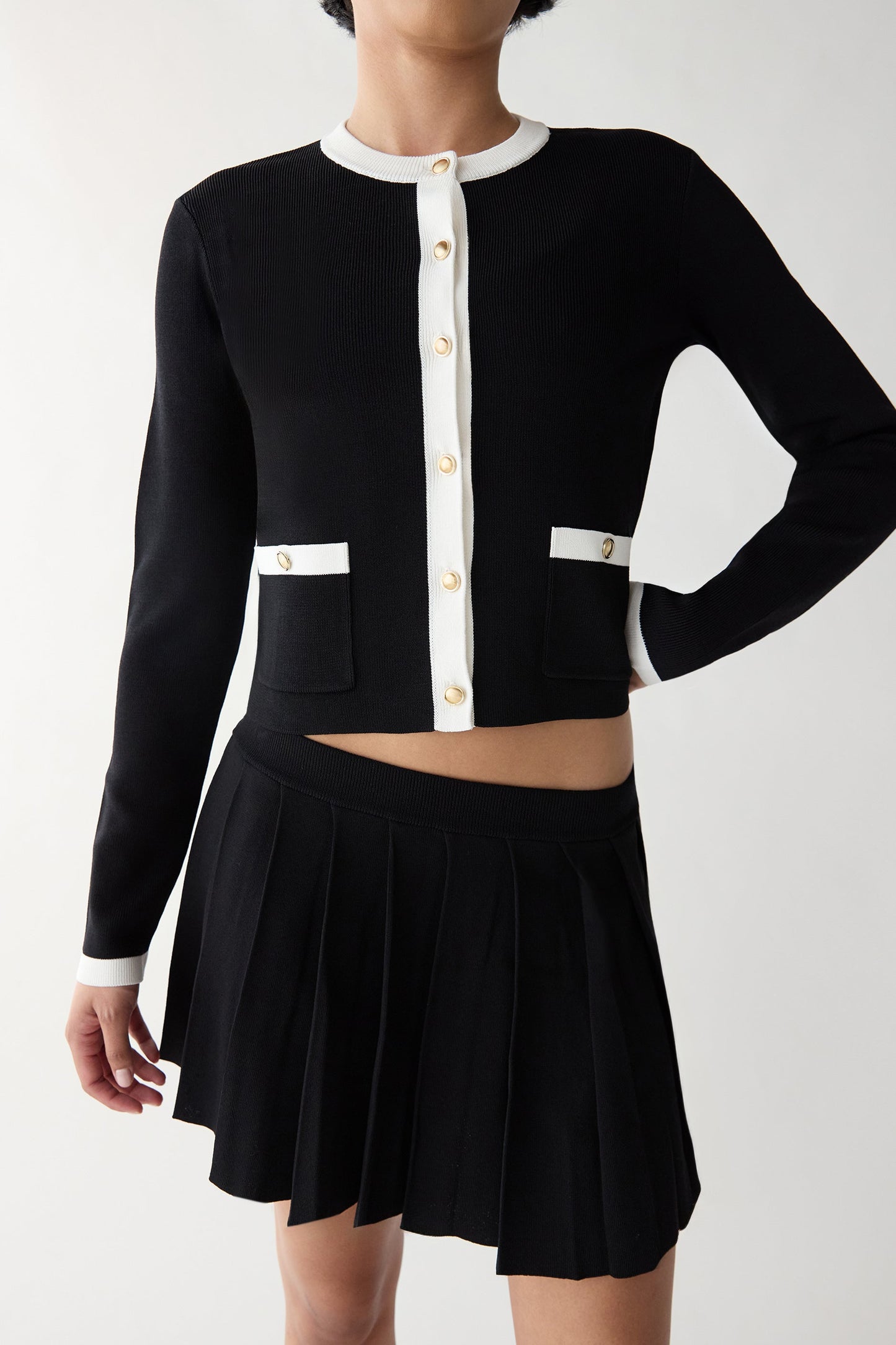 CONTRAST TRIM BUTTON FRONT CARDIGAN