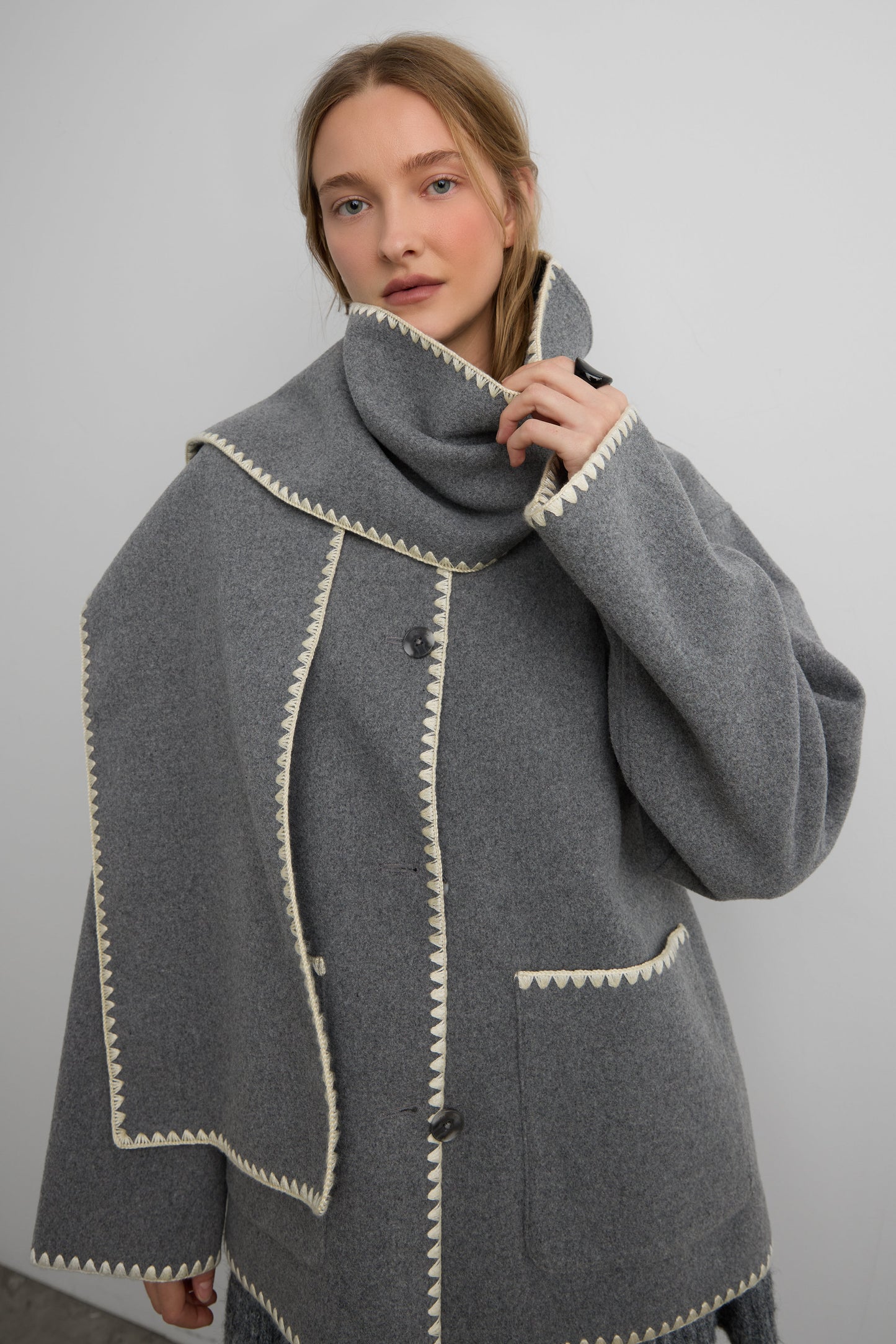 WOOL-BLEND CONTRAST STITCH SCARF JACKE
