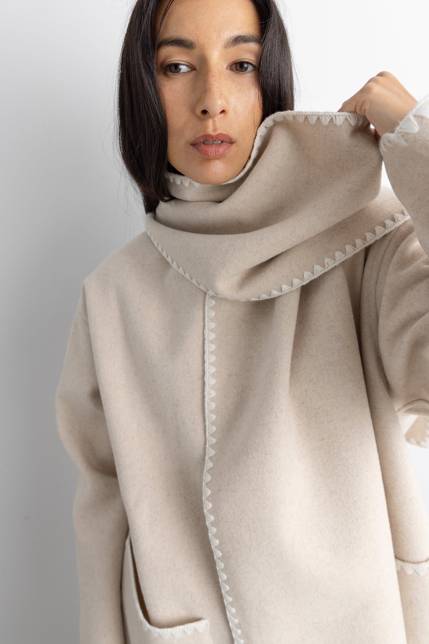 WOOL-BLEND CONTRAST STITCH SCARF JACKE
