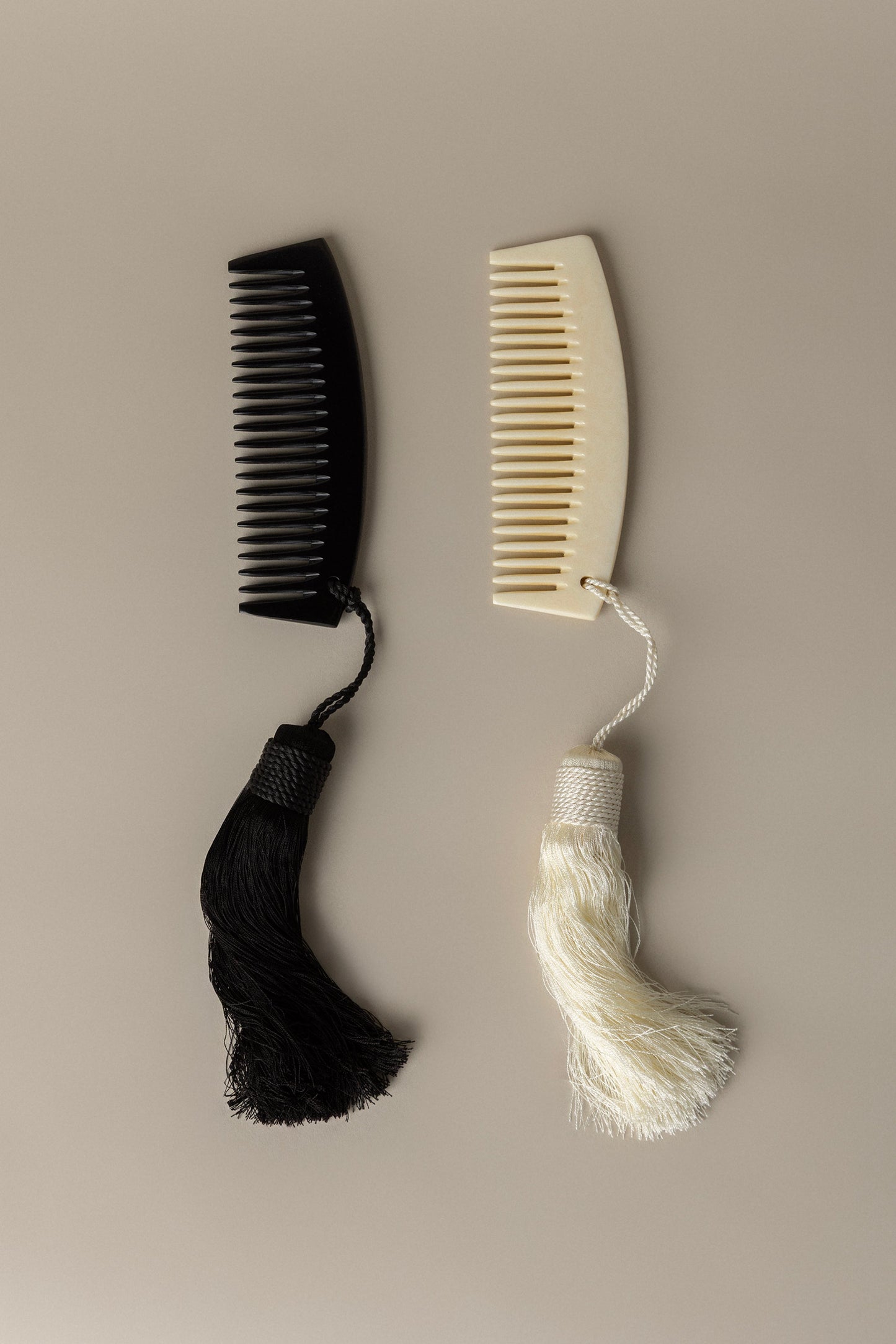COMB WITH TASSEL