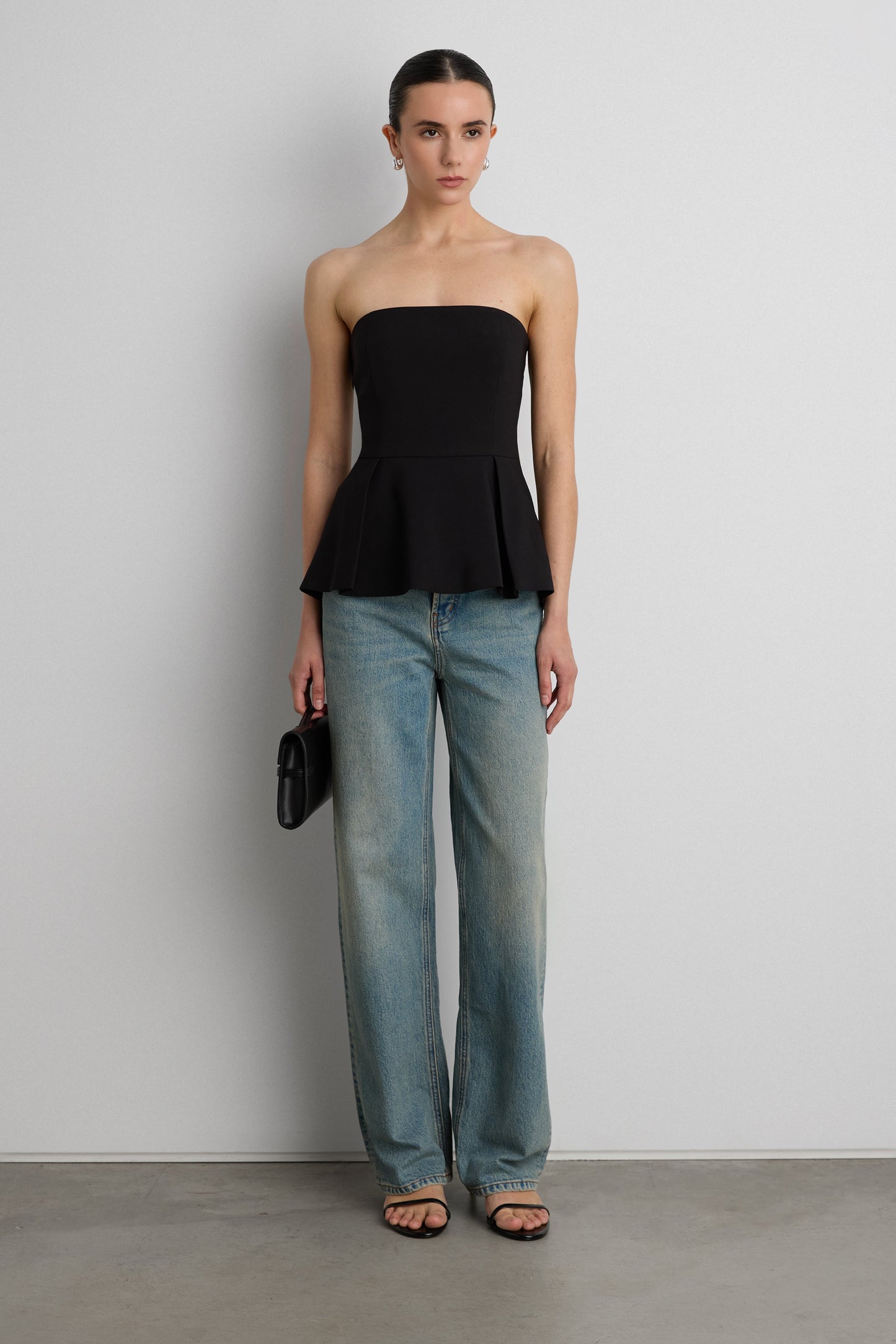 MID-RISE STRAIGHT LEG JEAN