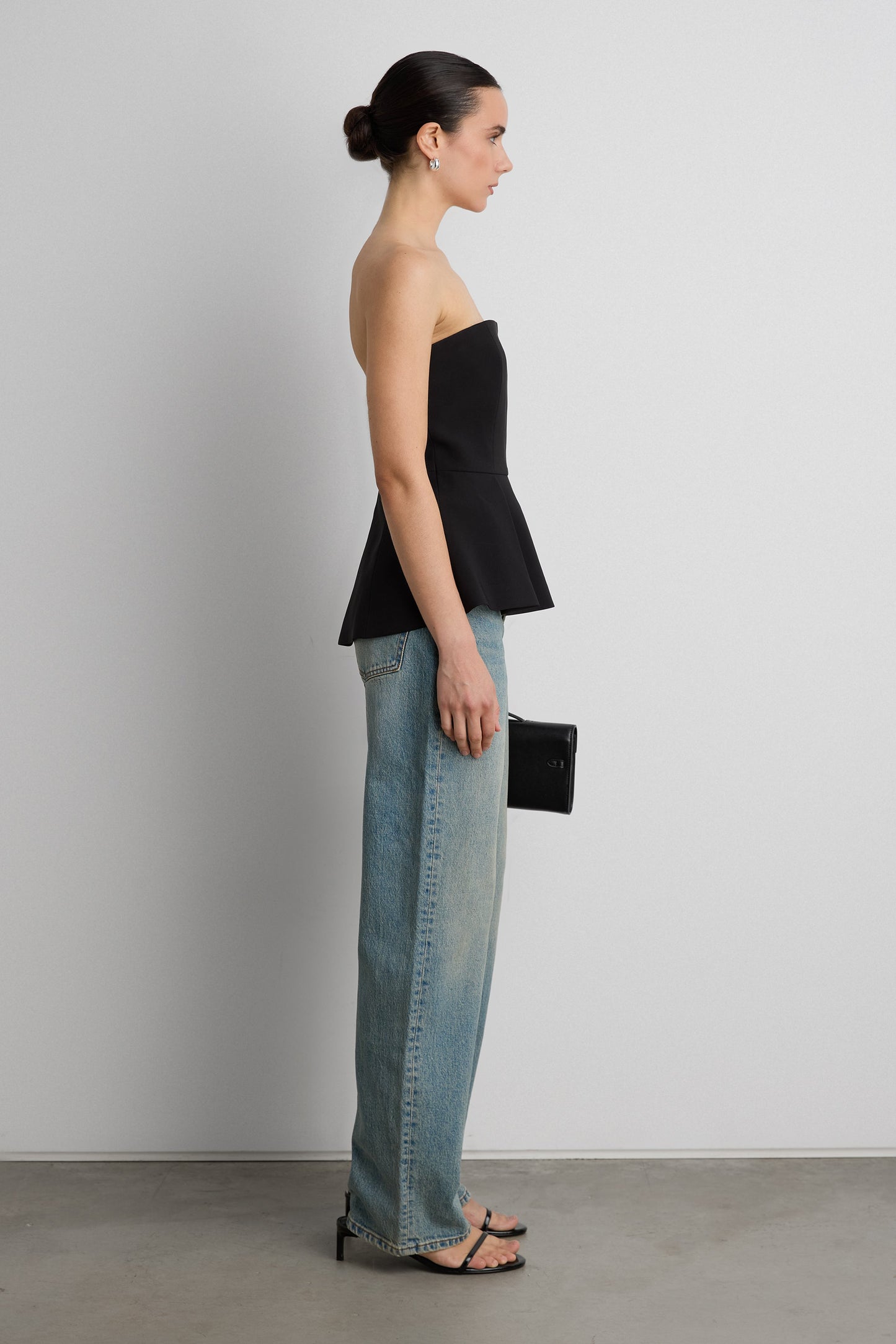 MID-RISE STRAIGHT LEG JEAN