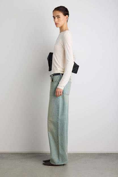 MID-RISE STRAIGHT LEG JEAN