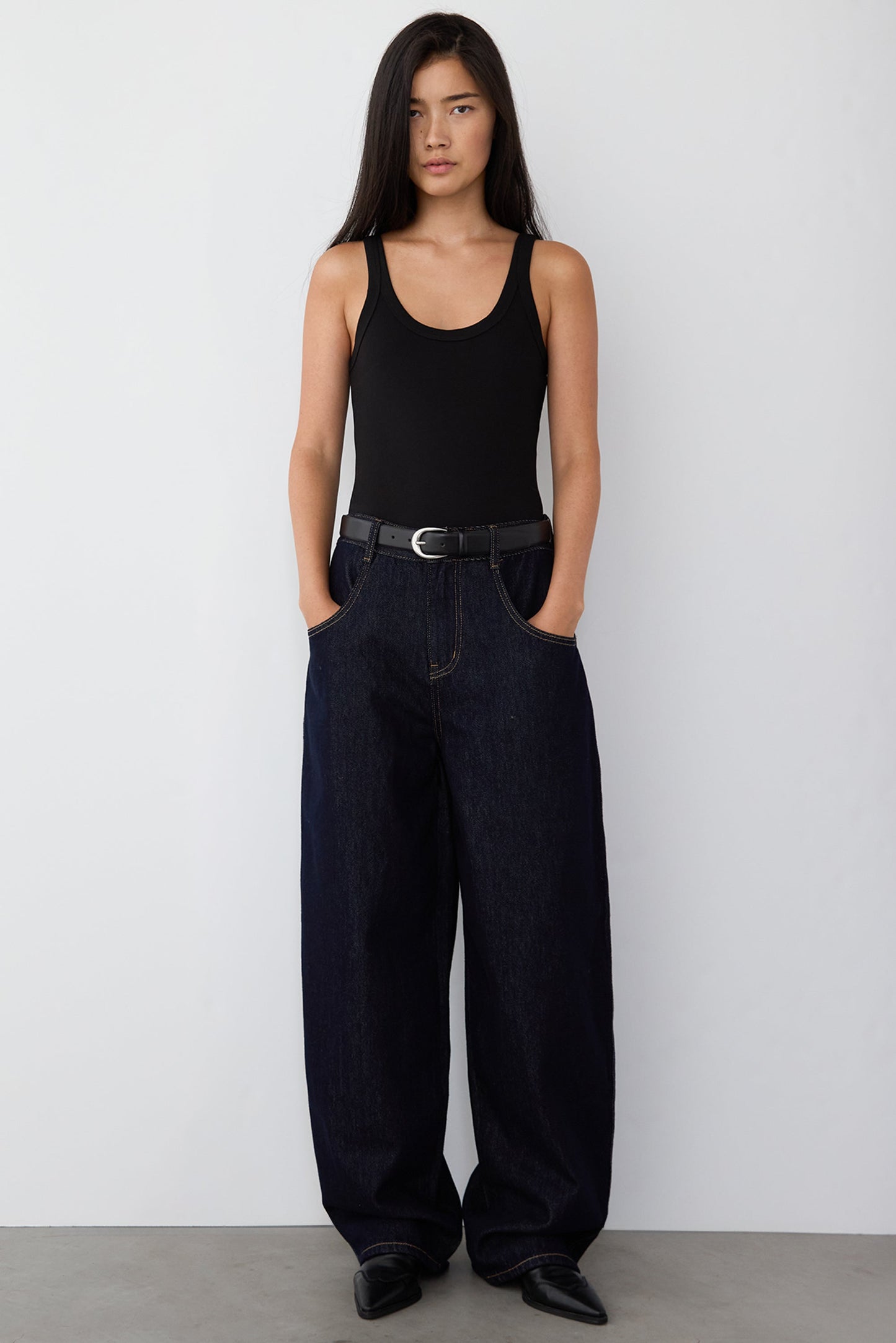 HIGH RISE BARREL LEG DARK BLUE WASH JEAN