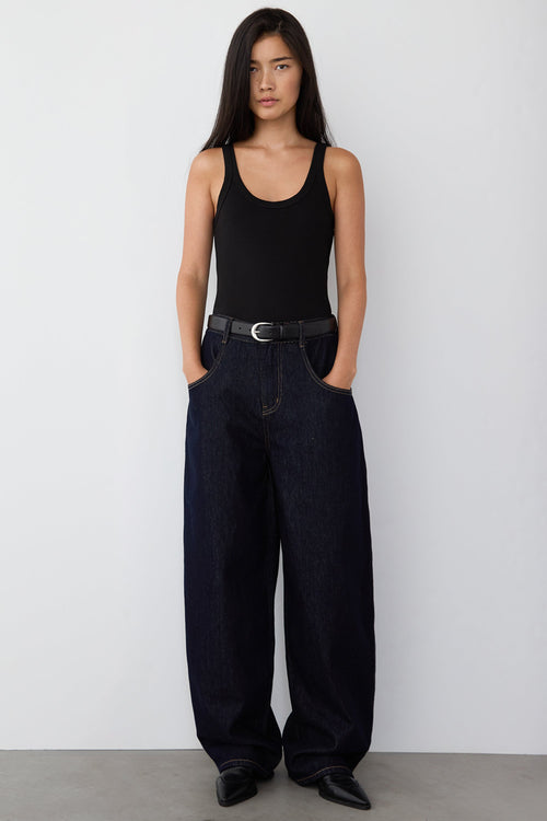 HIGH RISE BARREL LEG DARK BLUE WASH JEAN