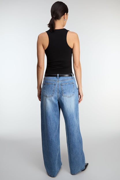 30" LENGTH LIGHT WASH CURVED LEG JEAN