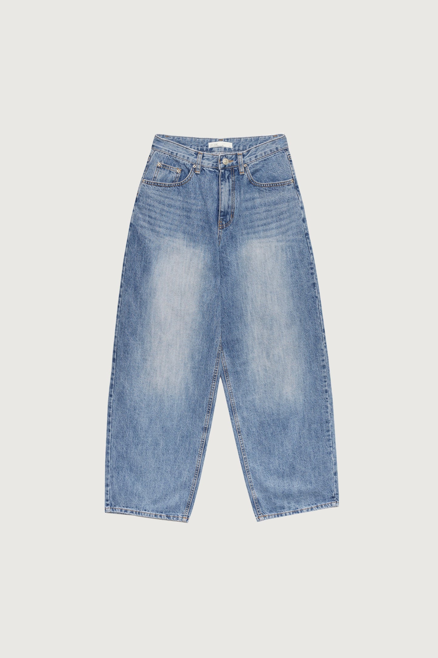 30" LENGTH LIGHT WASH CURVED LEG JEAN