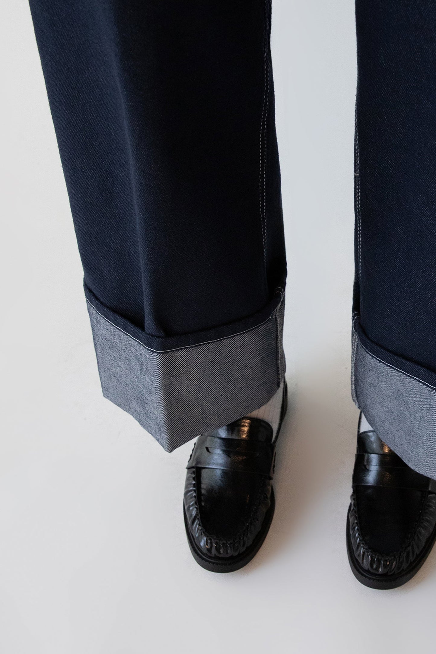 DARK BLUE HIGH-RISE CUFFED JEAN