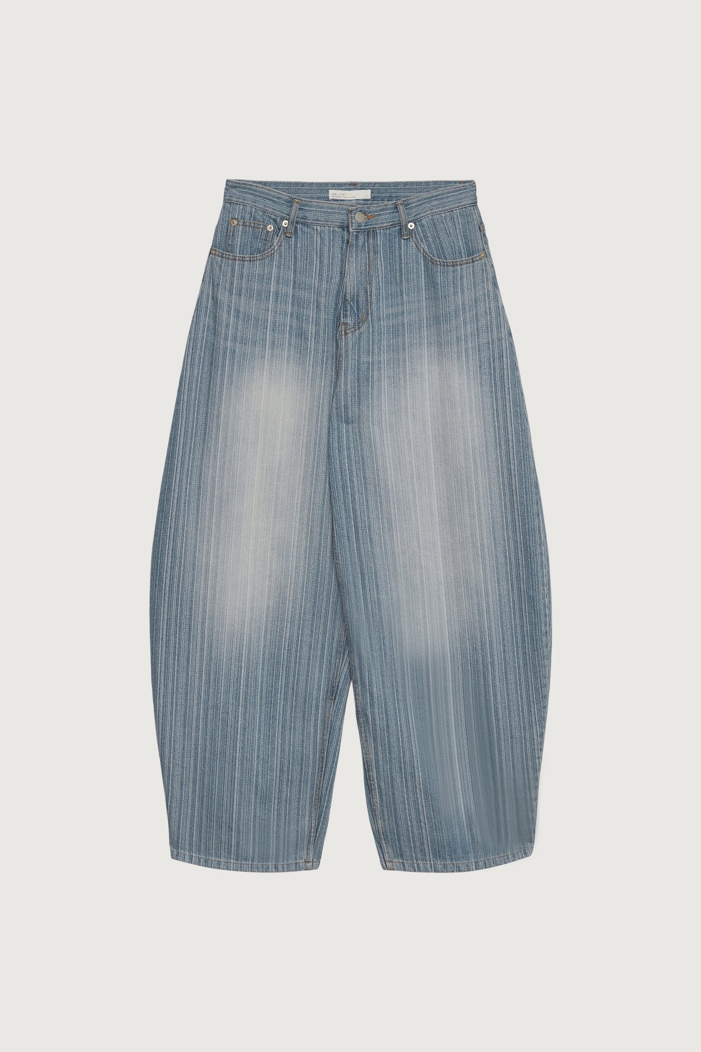 TEXTURED MEDIUM WASH BARREL JEAN