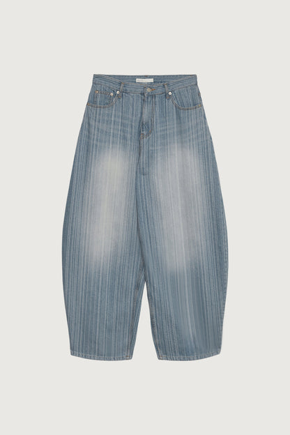 TEXTURED MEDIUM WASH BARREL JEAN