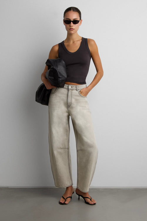 MID-RISE BARREL LEG JEAN IN GREY WASH