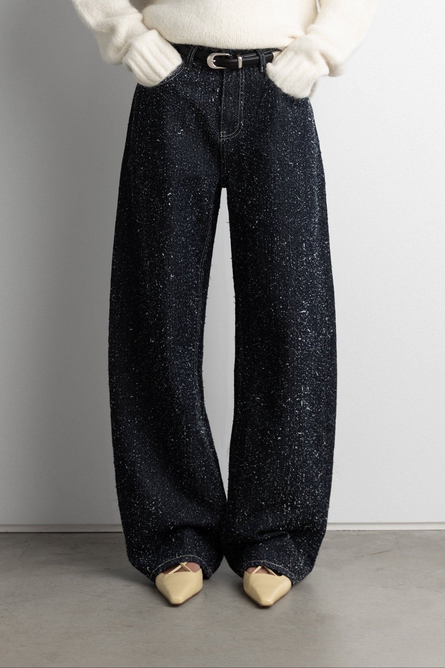 MID-RISE BARREL LEG BOUCLE TEXTURED JEAN