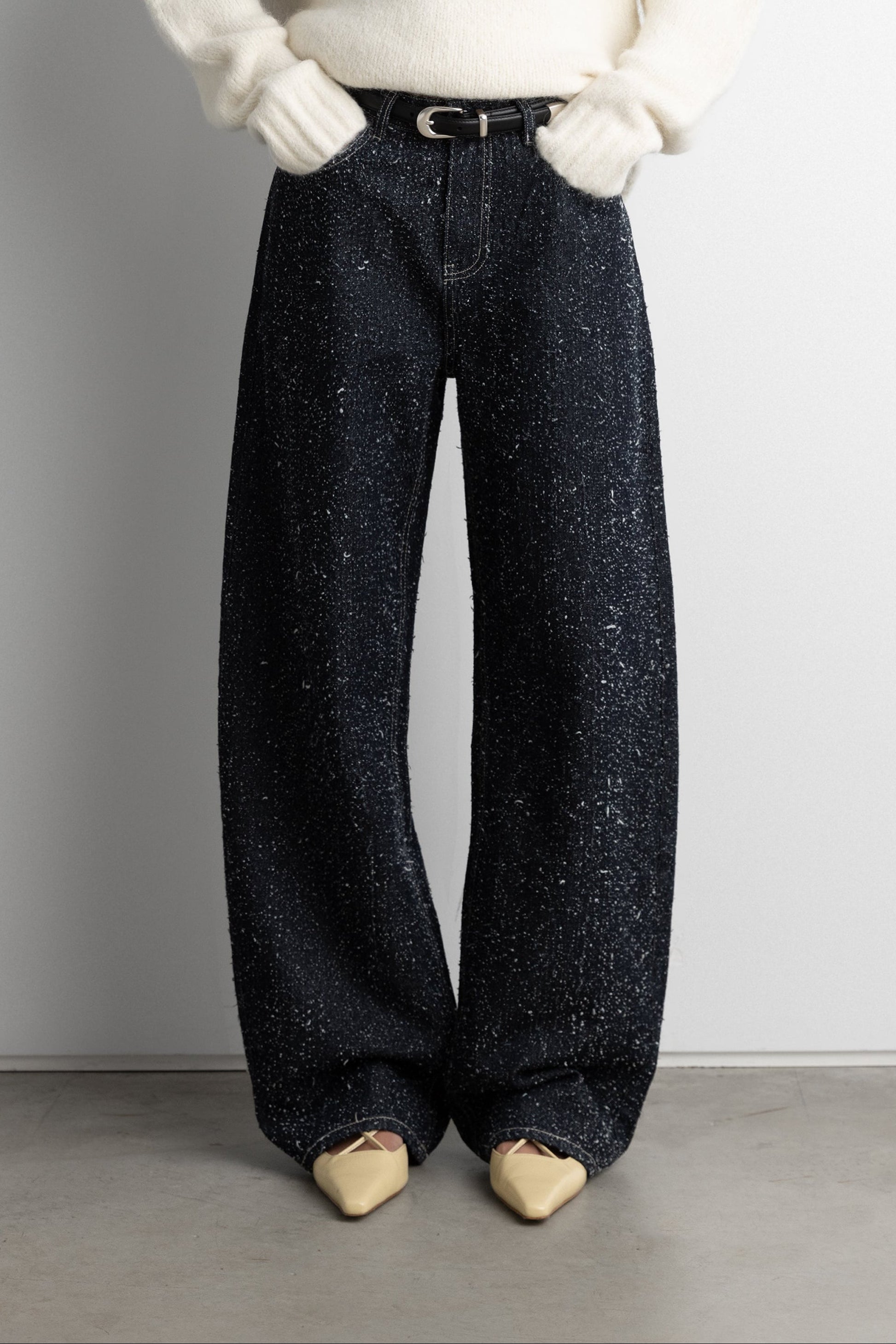 MID-RISE BARREL LEG BOUCLE TEXTURED JEAN