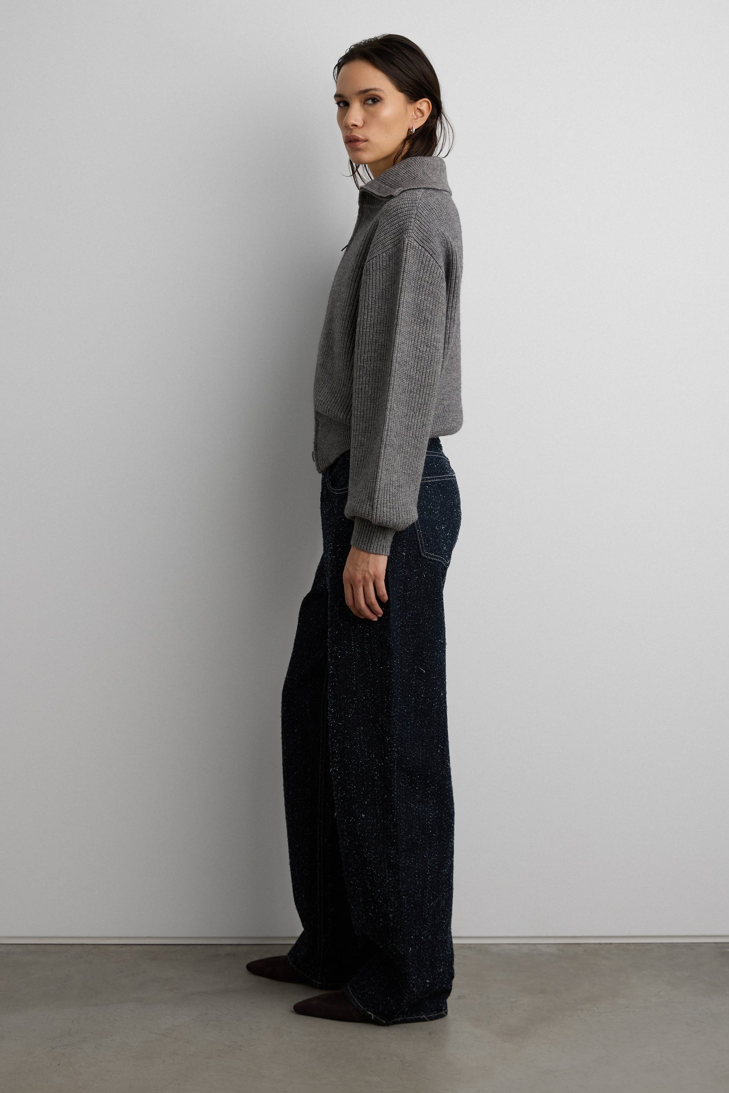 MID-RISE BARREL LEG BOUCLE TEXTURED JEAN