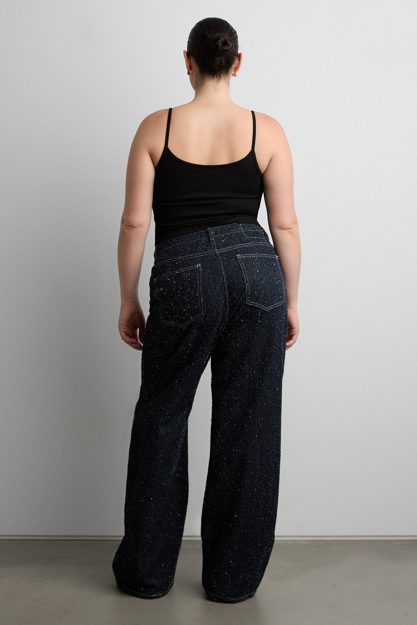 MID-RISE BARREL LEG BOUCLE TEXTURED JEAN