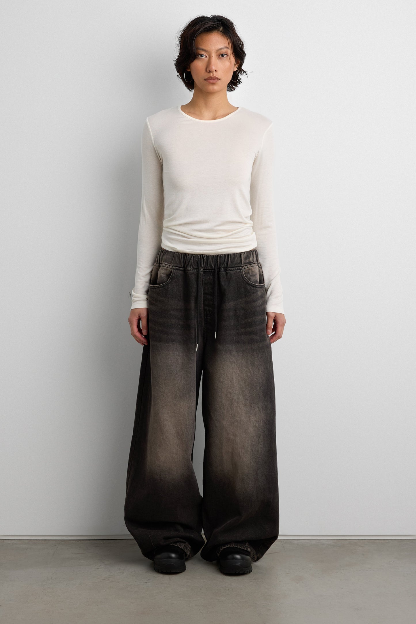 VINTAGE WASH ELASTIC WAIST JEAN
