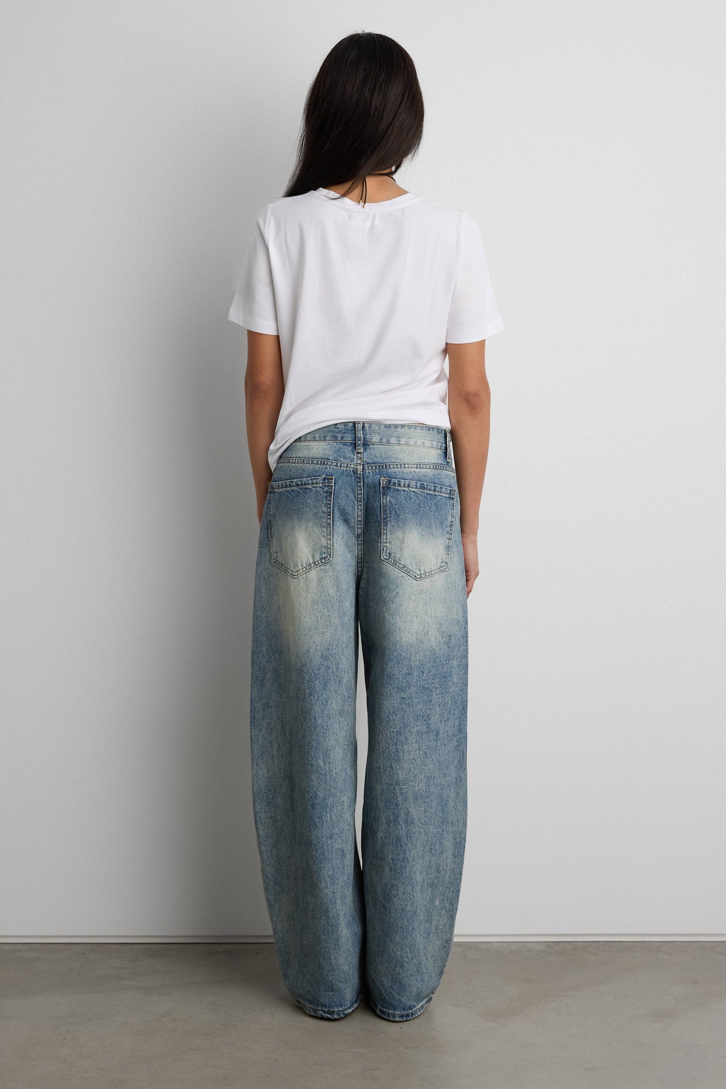 MID-RISE WIDE LEG VINTAGE WASH JEAN