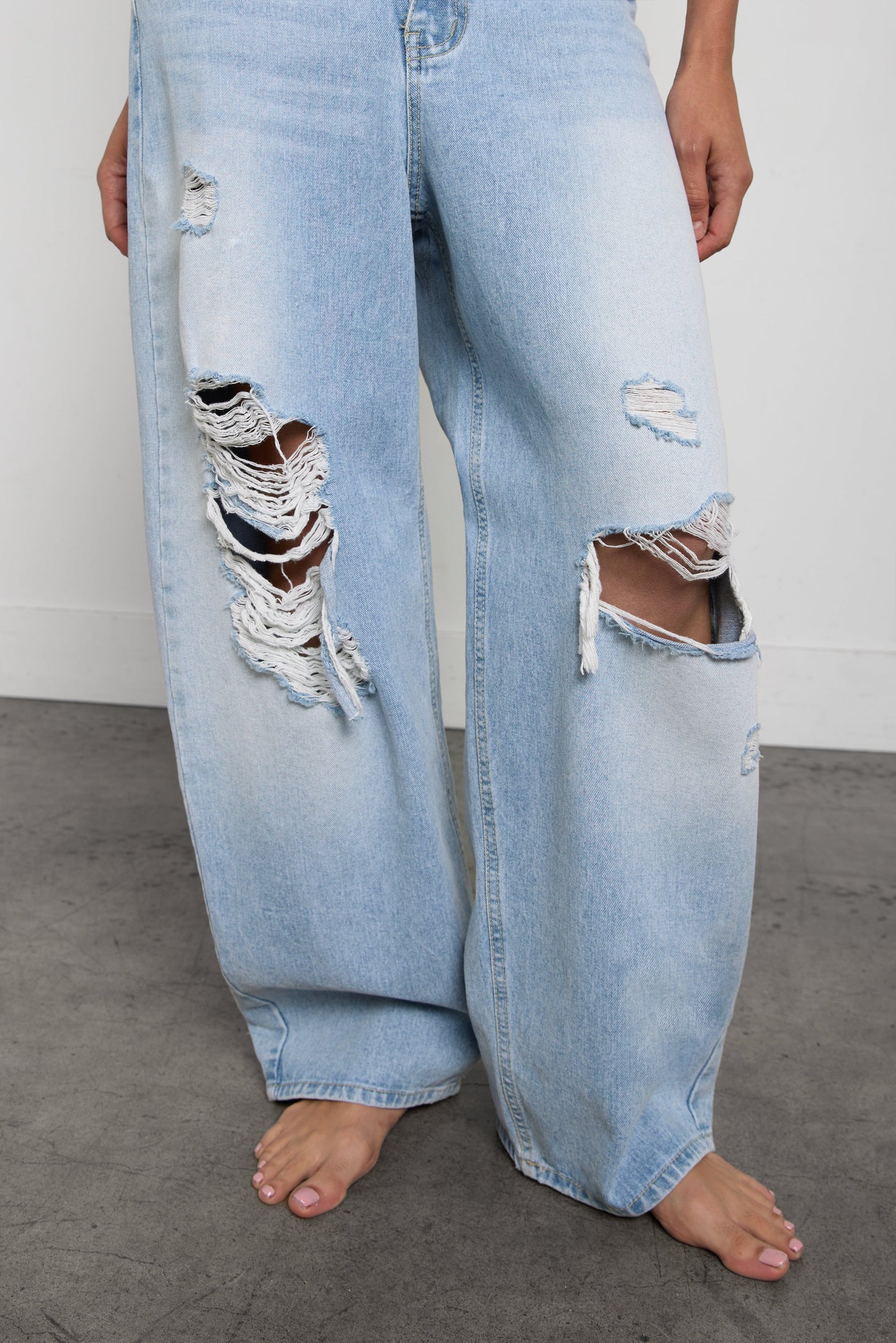 DISTRESSED VINTAGE BAGGY JEAN