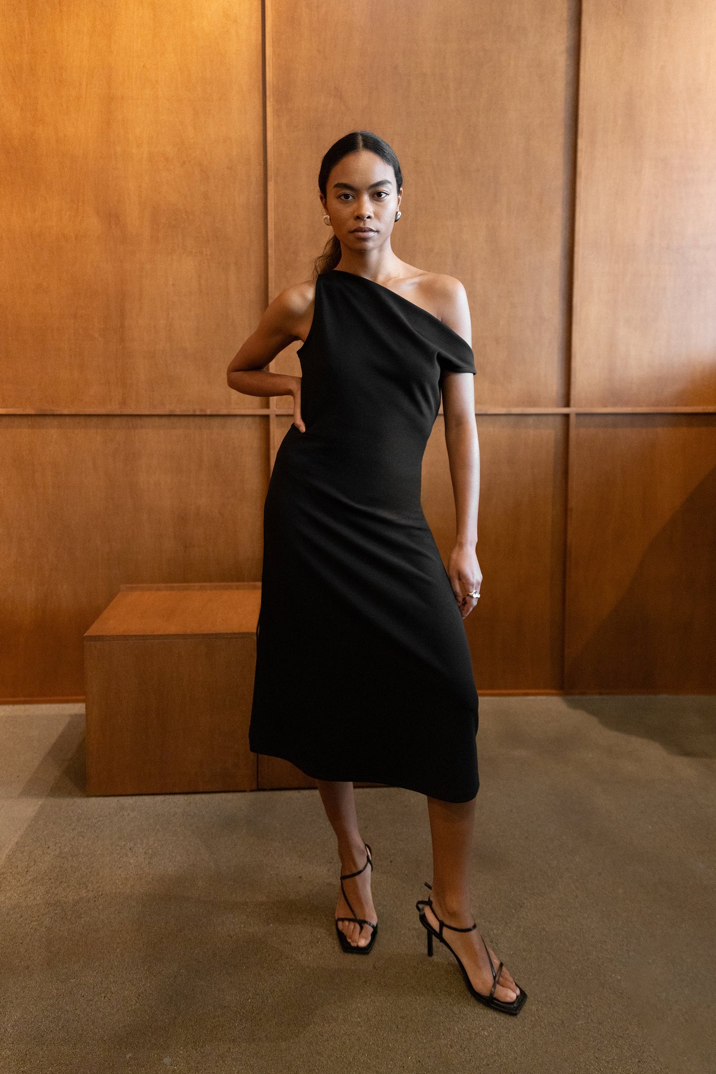 ASYMMETRIC ONE SHOULDER KNIT DRESS