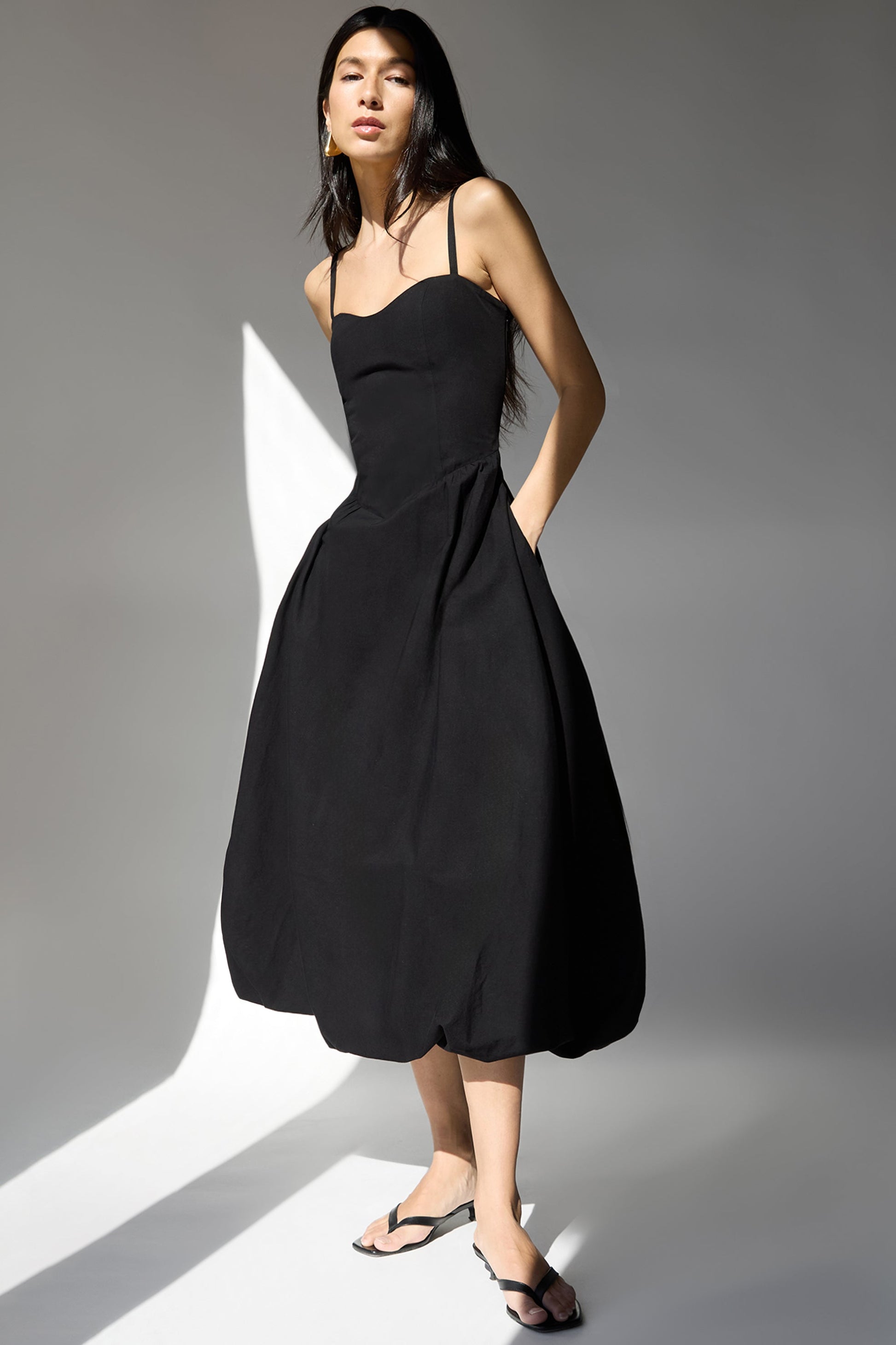 COTTON POPLIN V-WAIST BUBBLE HEM MIDI DRESS