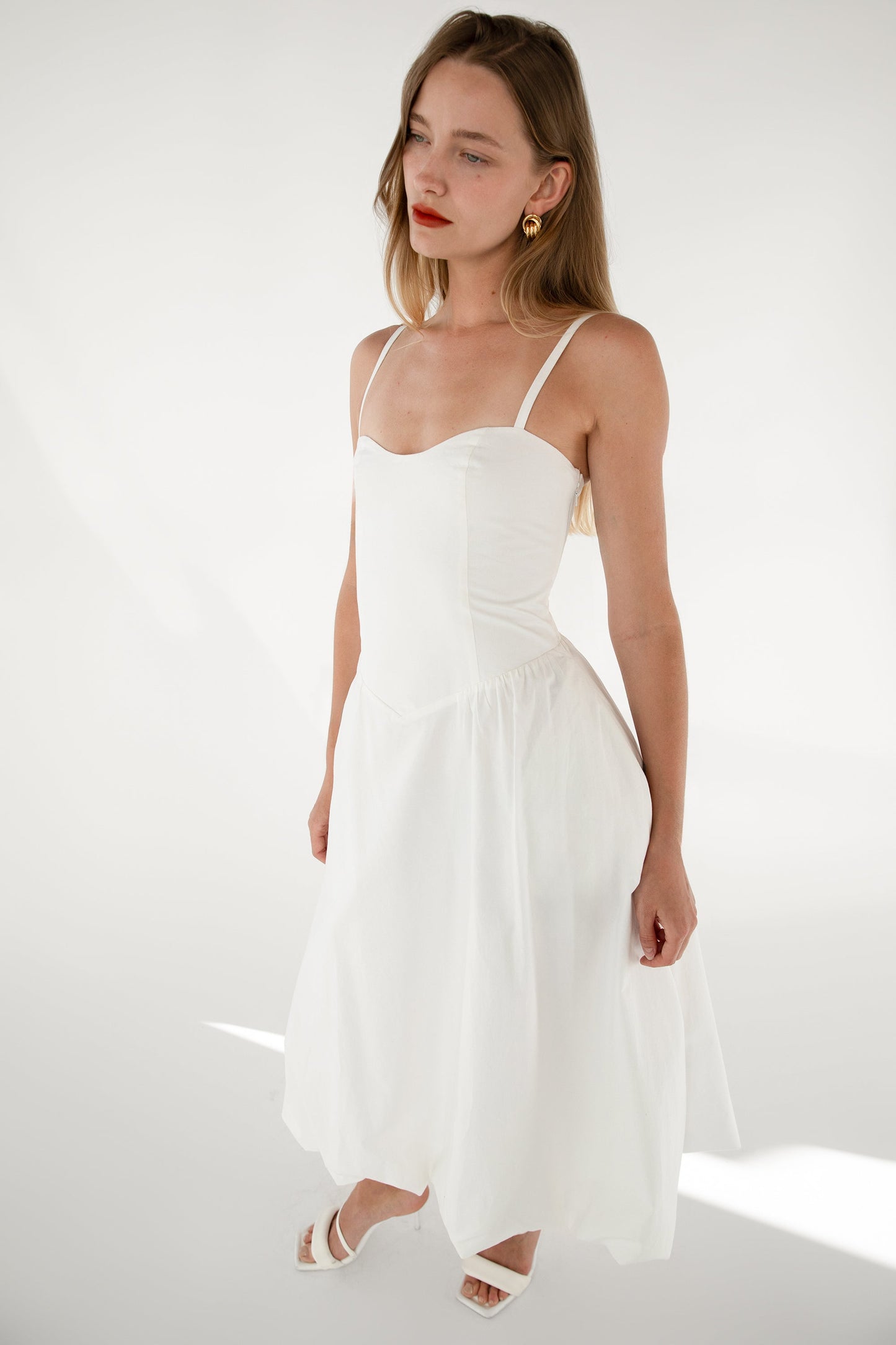 COTTON POPLIN V-WAIST BUBBLE HEM MIDI DRESS
