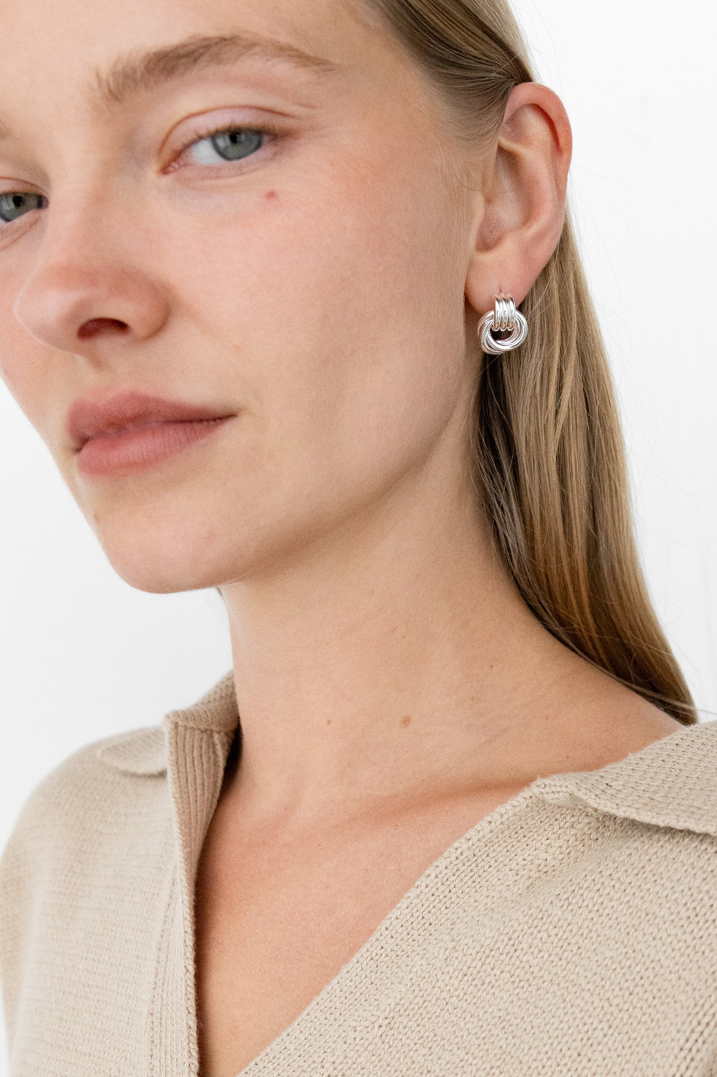 SMALL KNOTTED EARRINGS