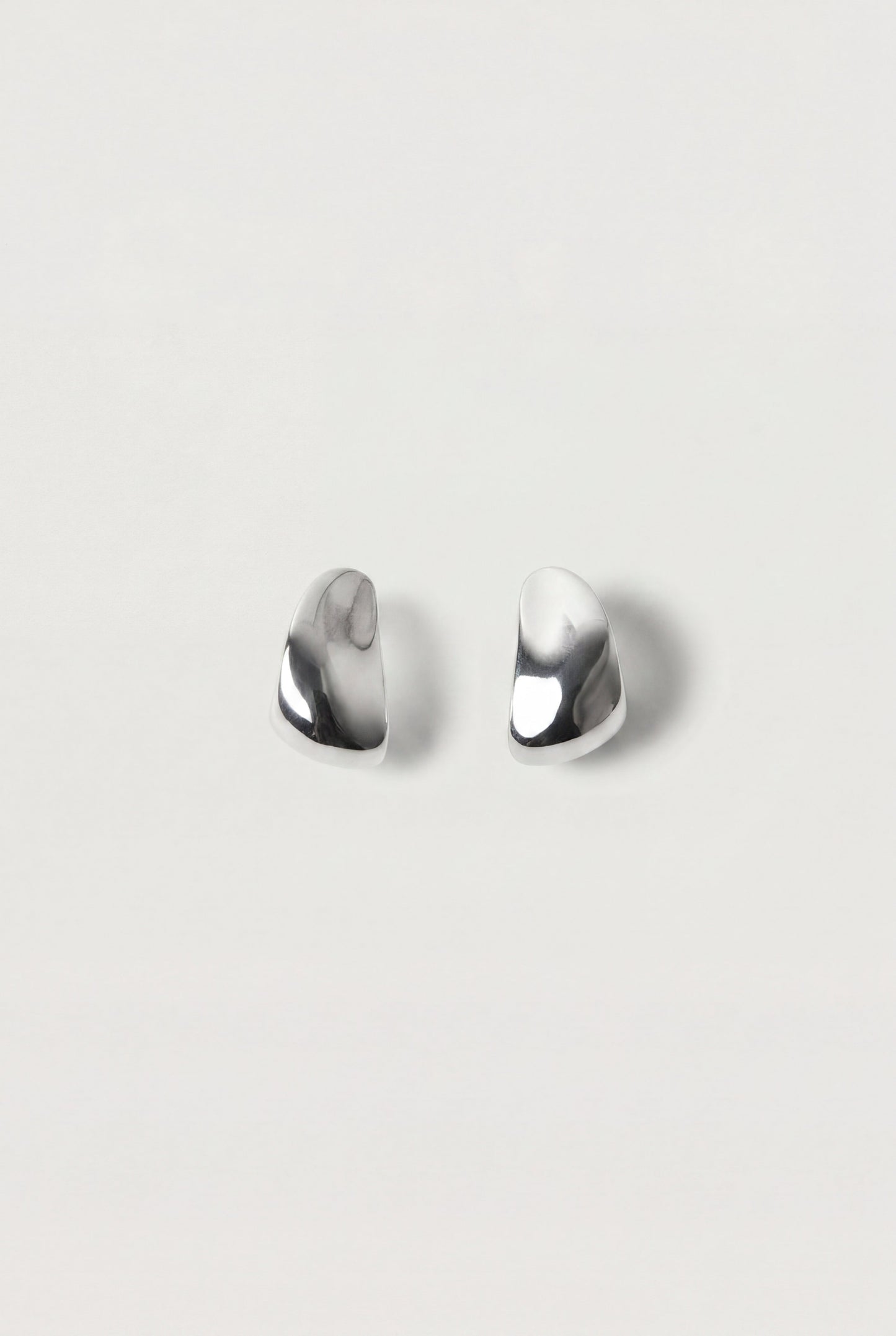 CHUNKY CURVED EARRINGS