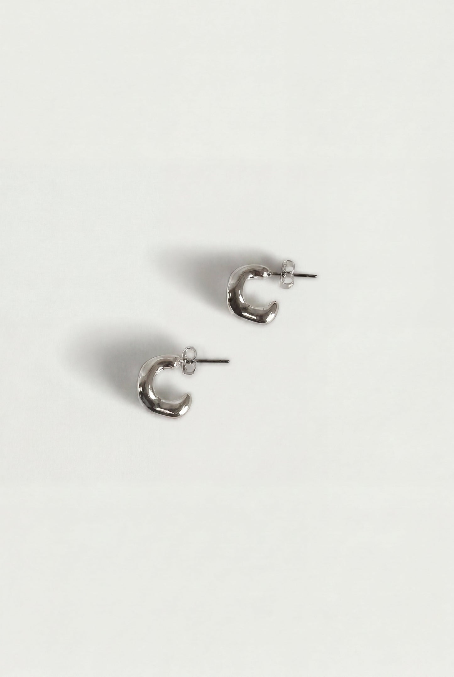ORGANIC CURVE MINI STUD EARRINGS