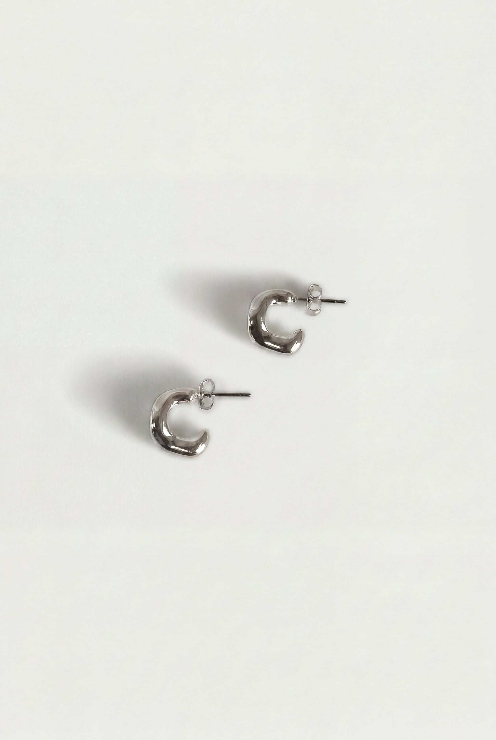 ORGANIC CURVE MINI STUD EARRINGS