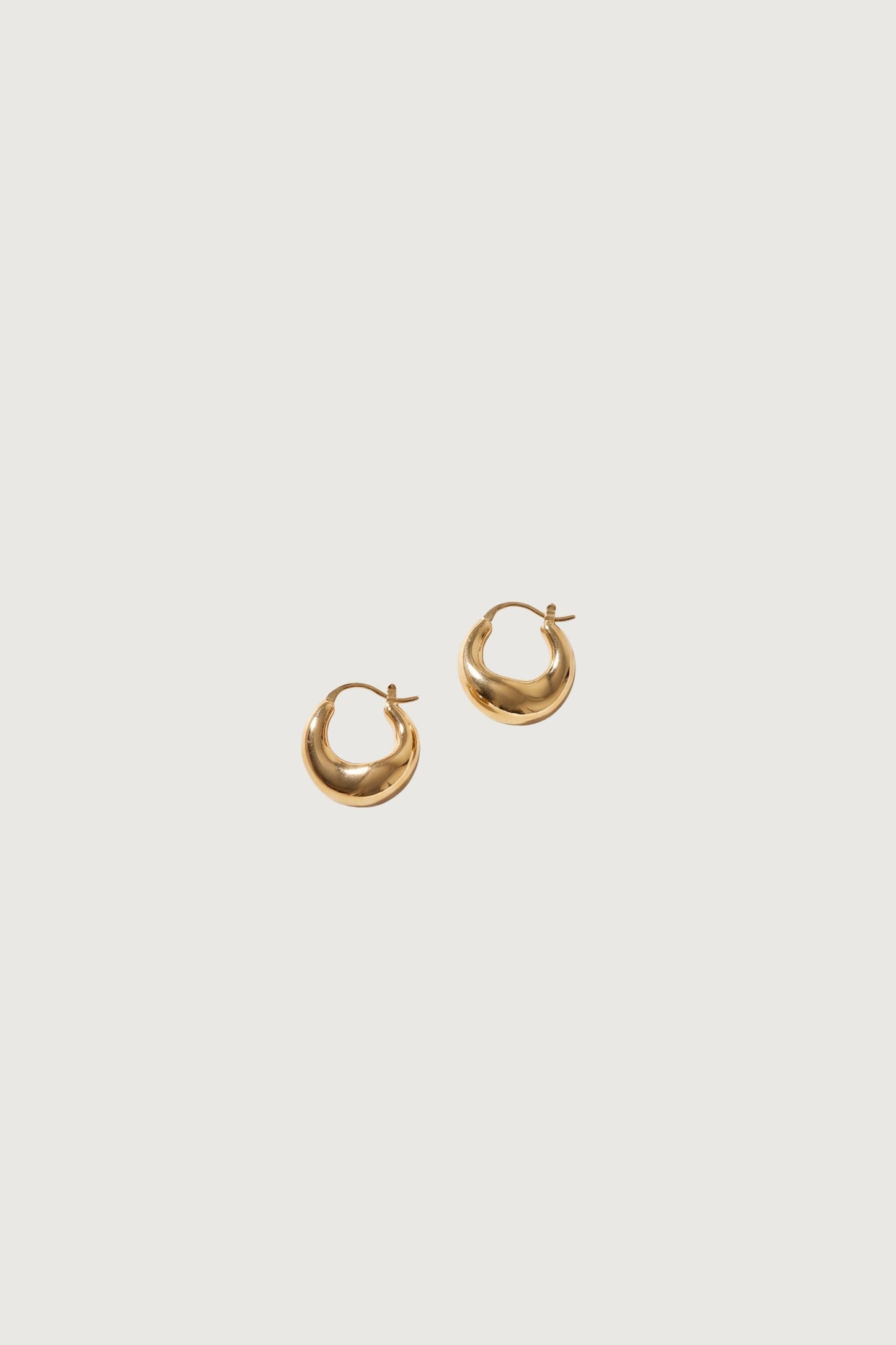 CHUNKY ORGANIC WAVE HOOP EARRINGS