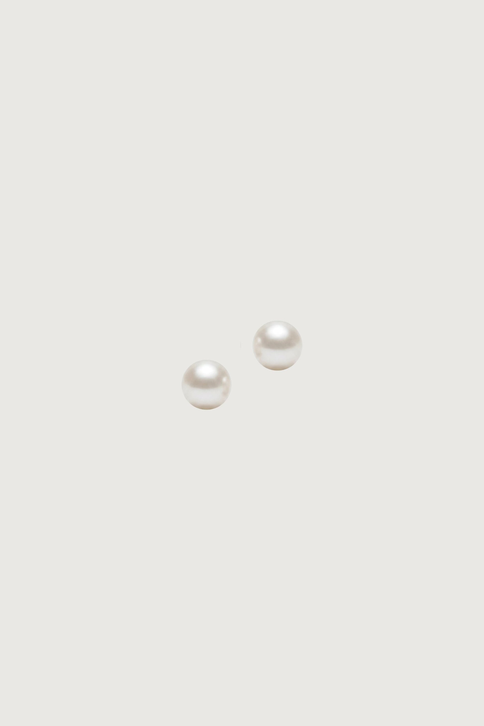 MINIMAL PEARL STUD EARRINGS