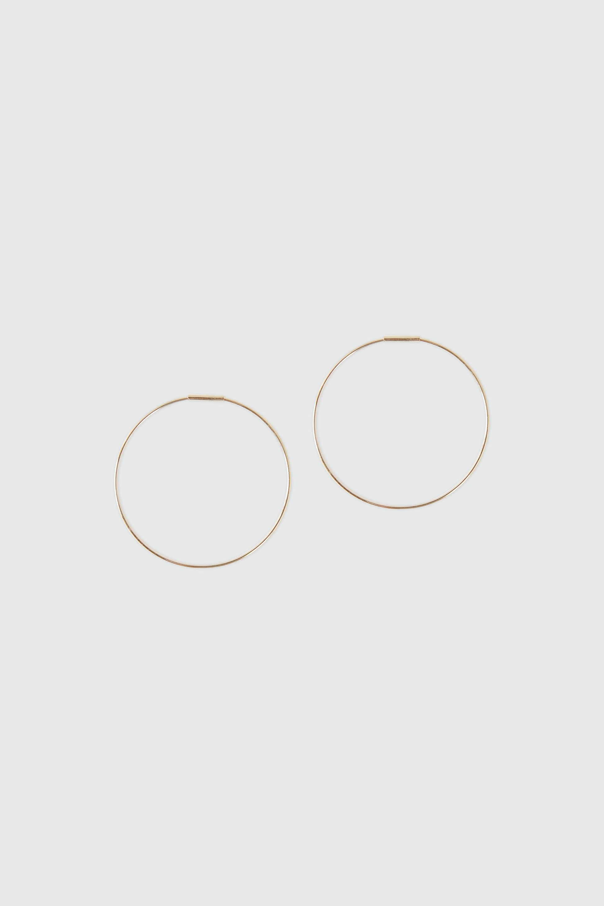 MEDIUM DAINTY HOOP