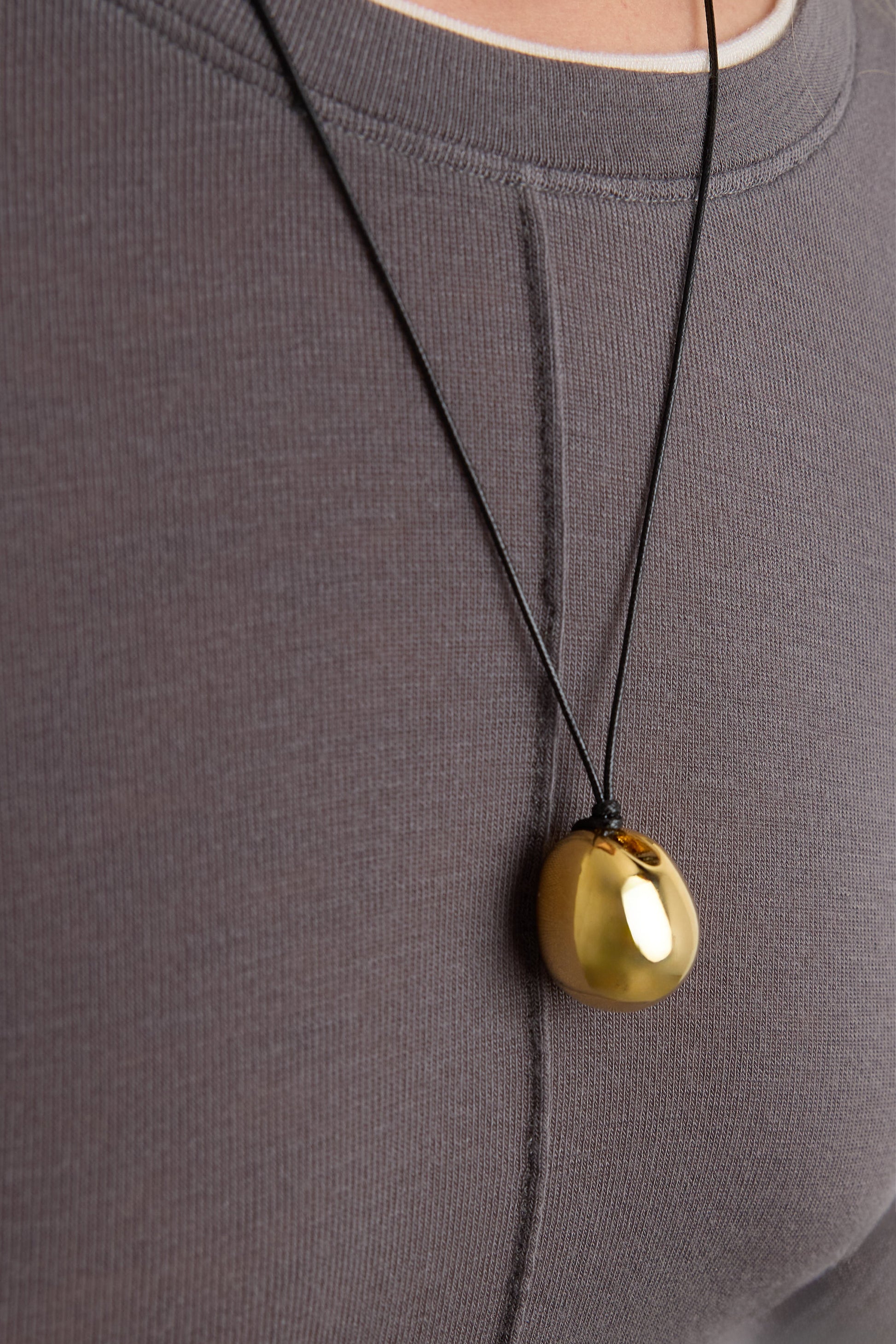 ADJUSTABLE NECKLACE WITH GOLD PENDANT