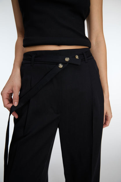 HIGH-RISE WIDE LEG BELT DETAIL TROUSER