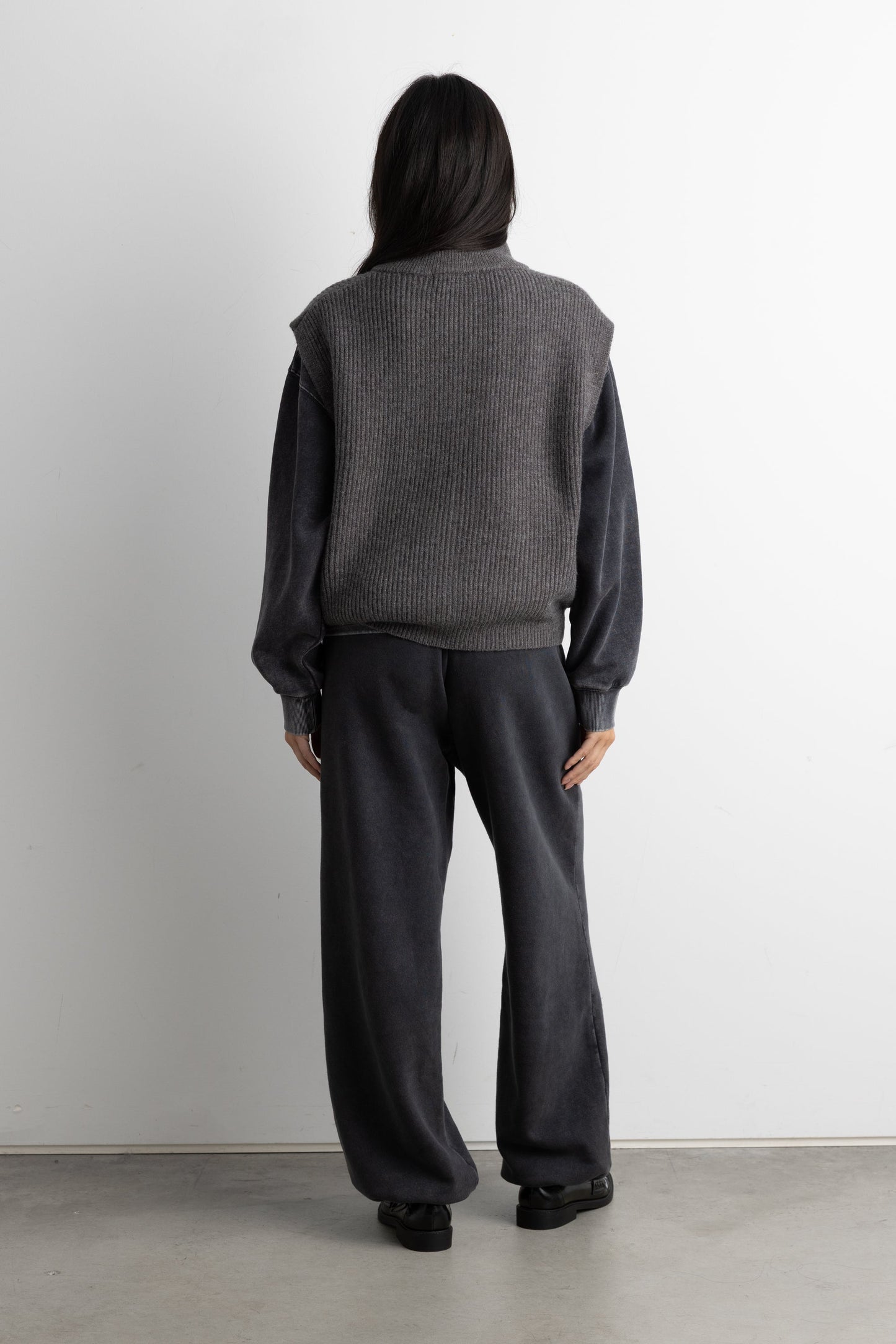 FLEECE STUDIO SWEATPANT WITH SHOCKCORD HEM