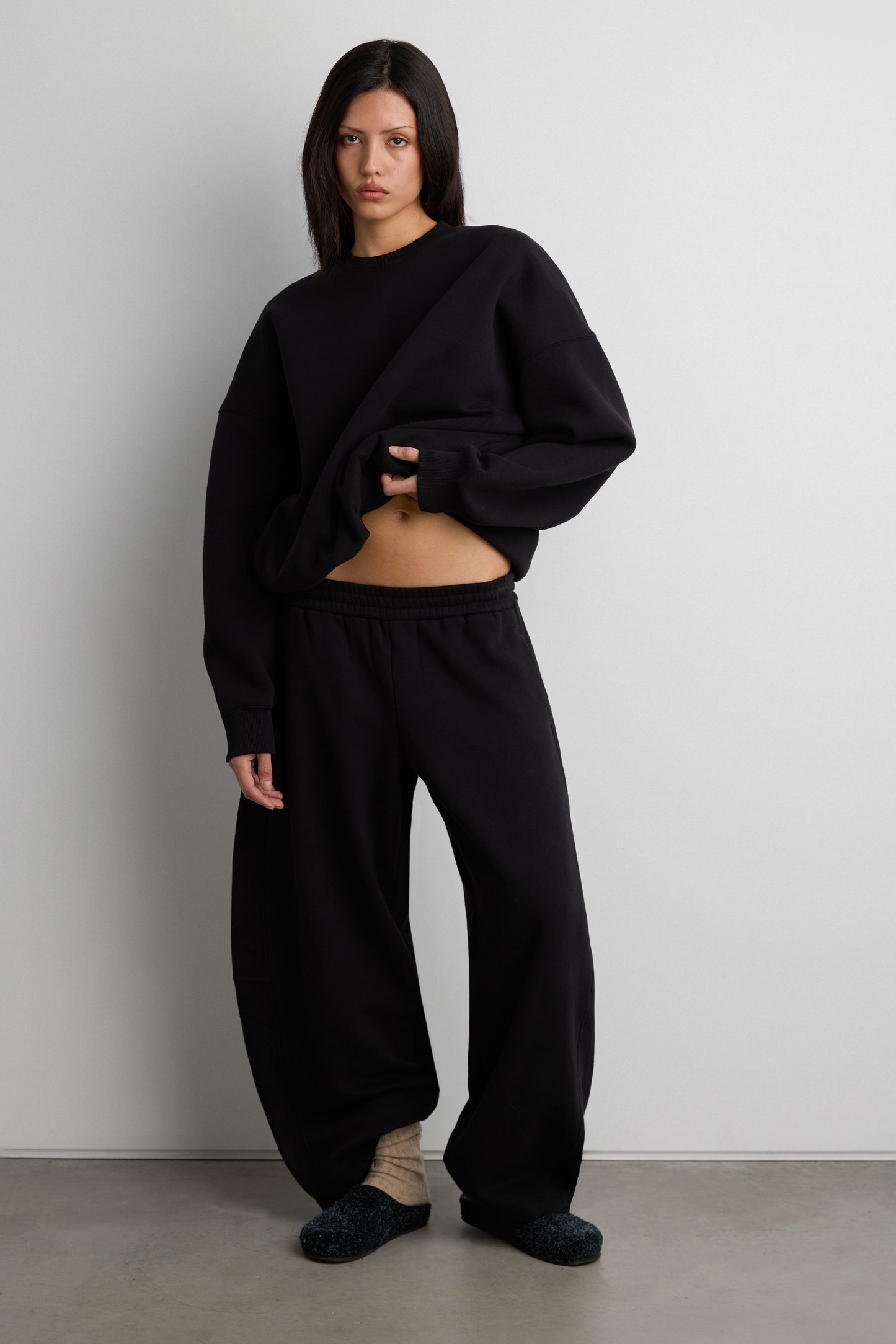 FLEECE STUDIO BARREL LEG SWEATPANT