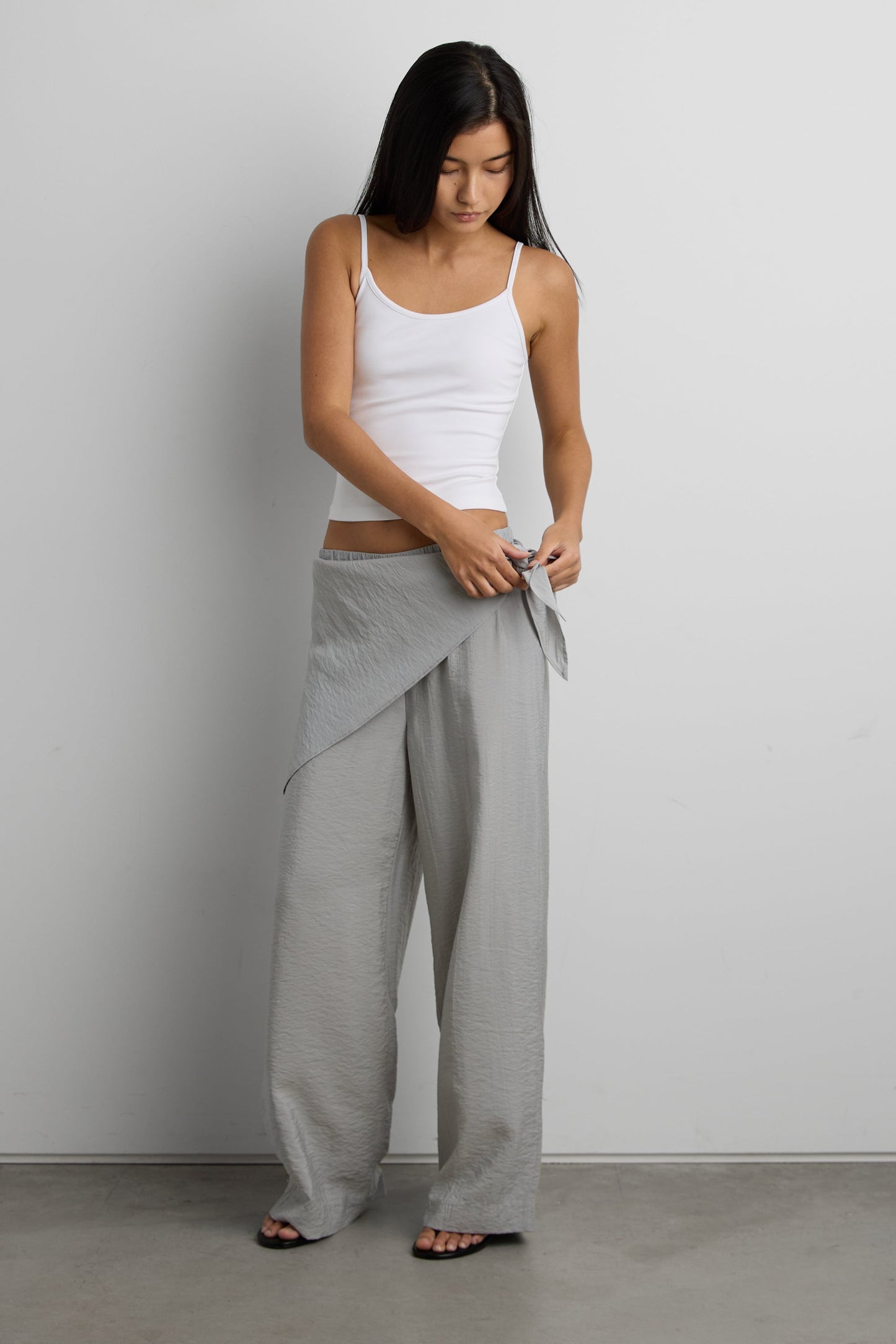 LIGHTWEIGHT CRINKLED PANT WITH WAIST SCARF